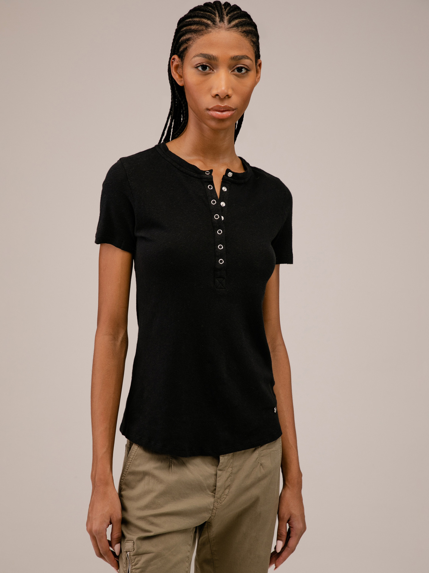 Detailansicht von T-Shirt aus Leinen von MOS MOSH