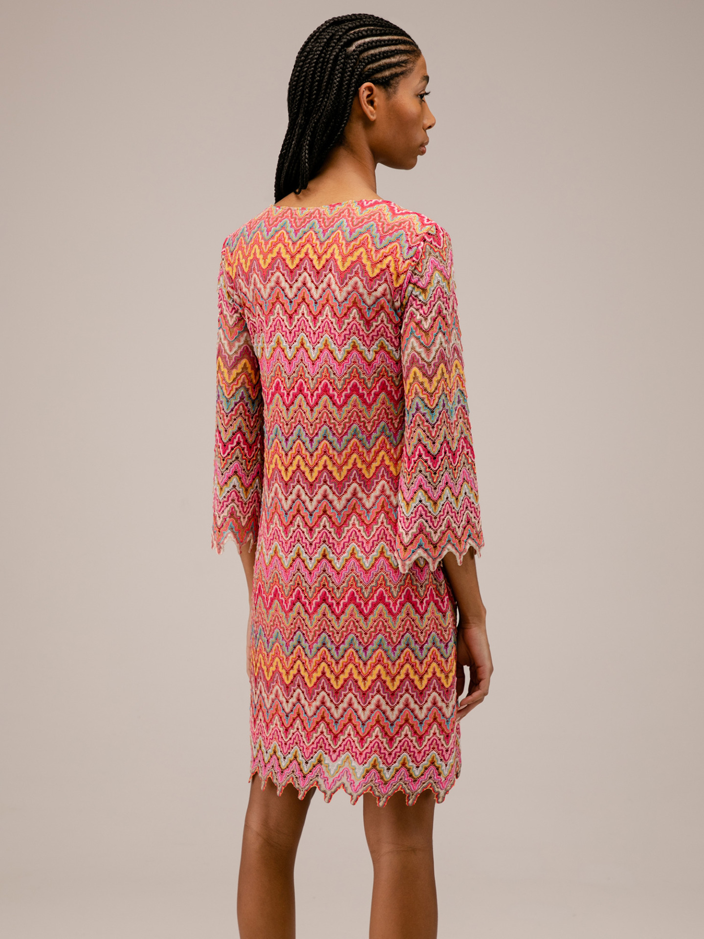 Detailansicht von Kurzes Kleid von ANA ALCAZAR