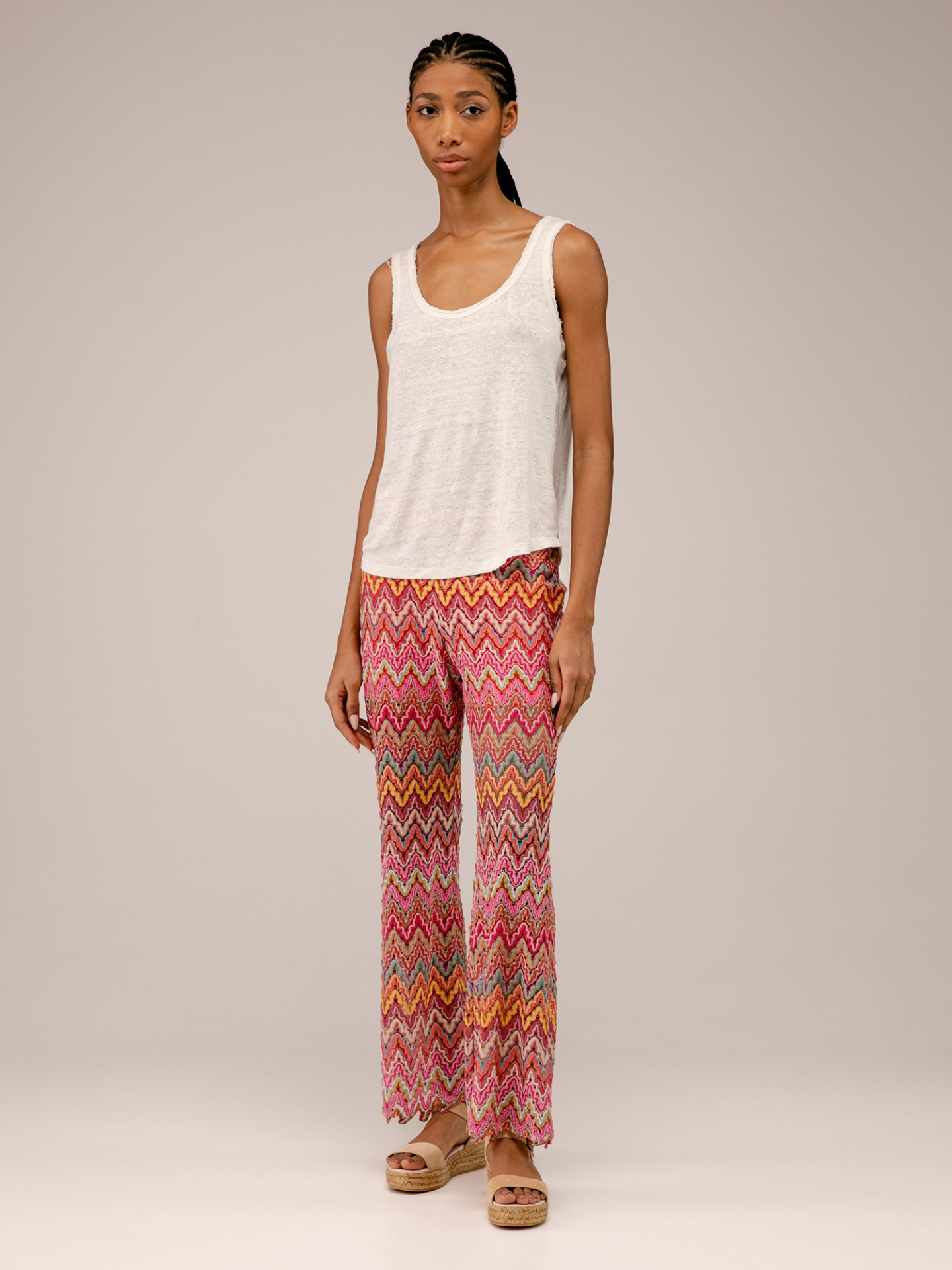 Detailansicht von Flared Hose von ANA ALCAZAR