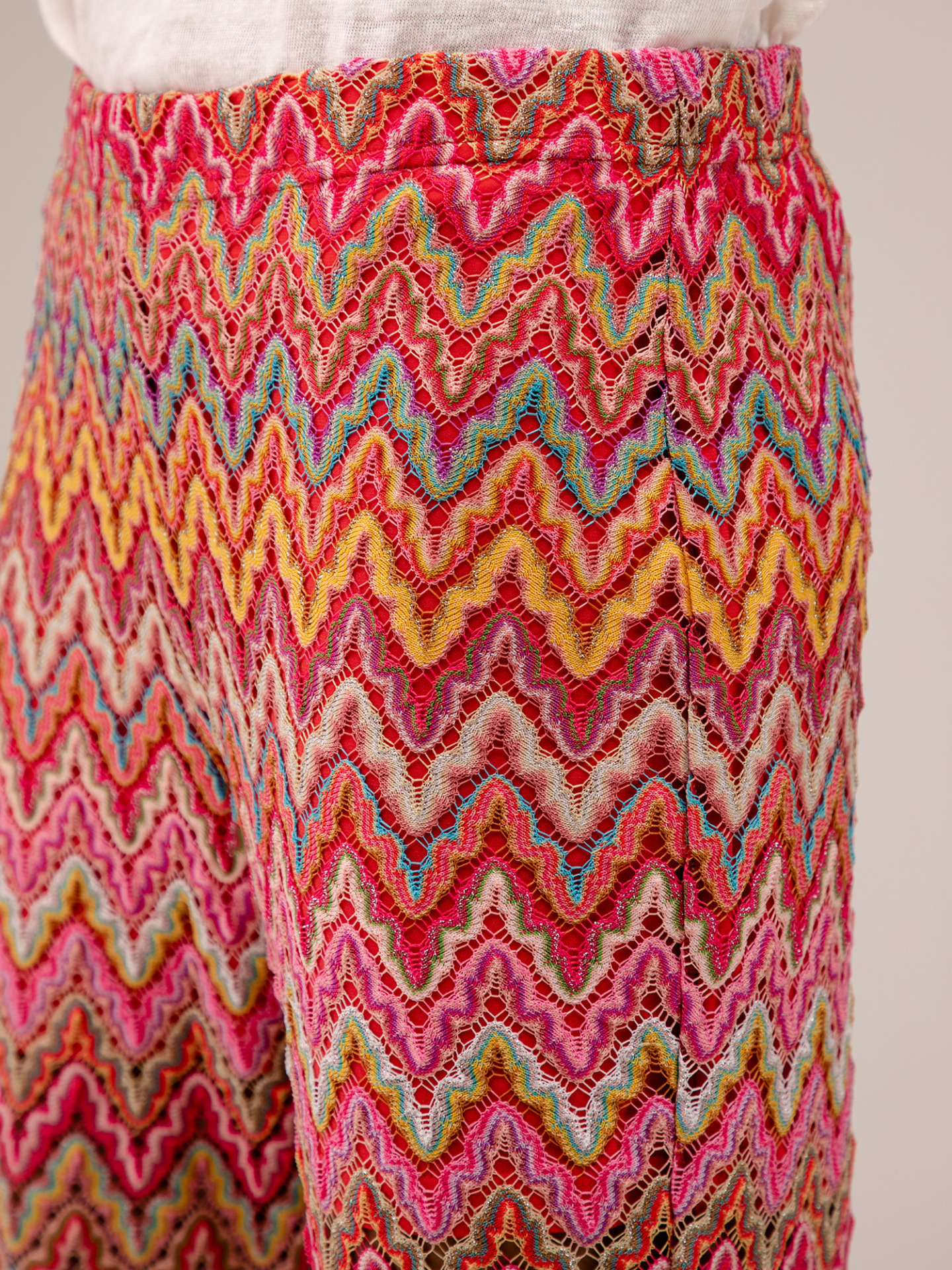 Detailansicht von Flared Hose von ANA ALCAZAR