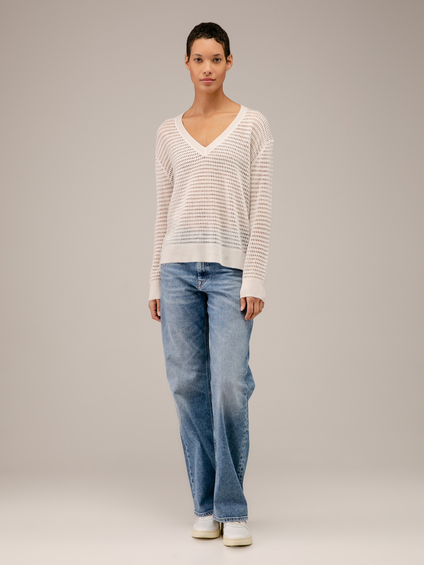 Detailansicht von Pullover mit Lochstrick von 360 CASHMERE