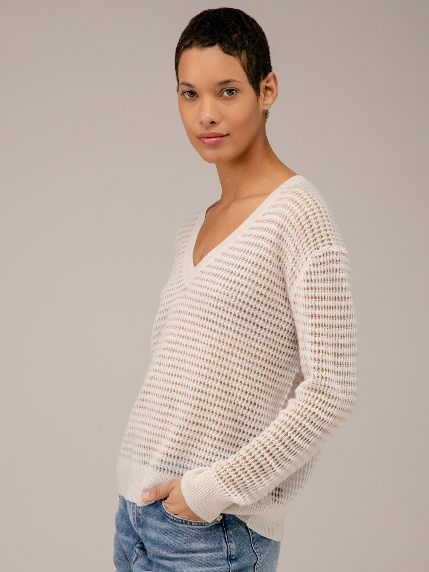 Detailansicht von Pullover mit Lochstrick von 360 CASHMERE
