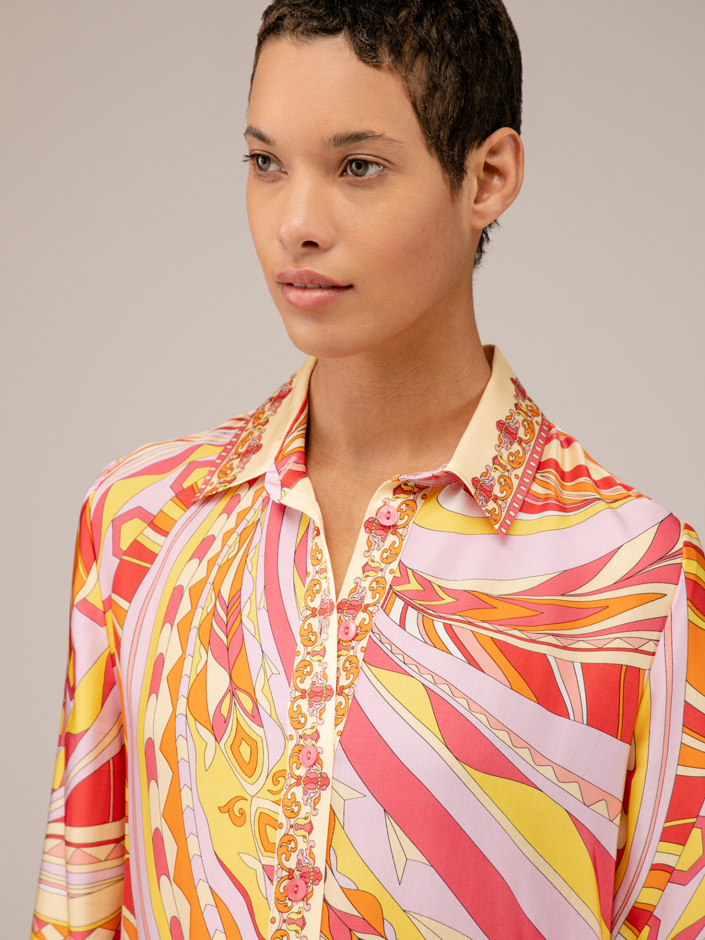 Detailansicht von Kurzes Blusenkleid von ANA ALCAZAR