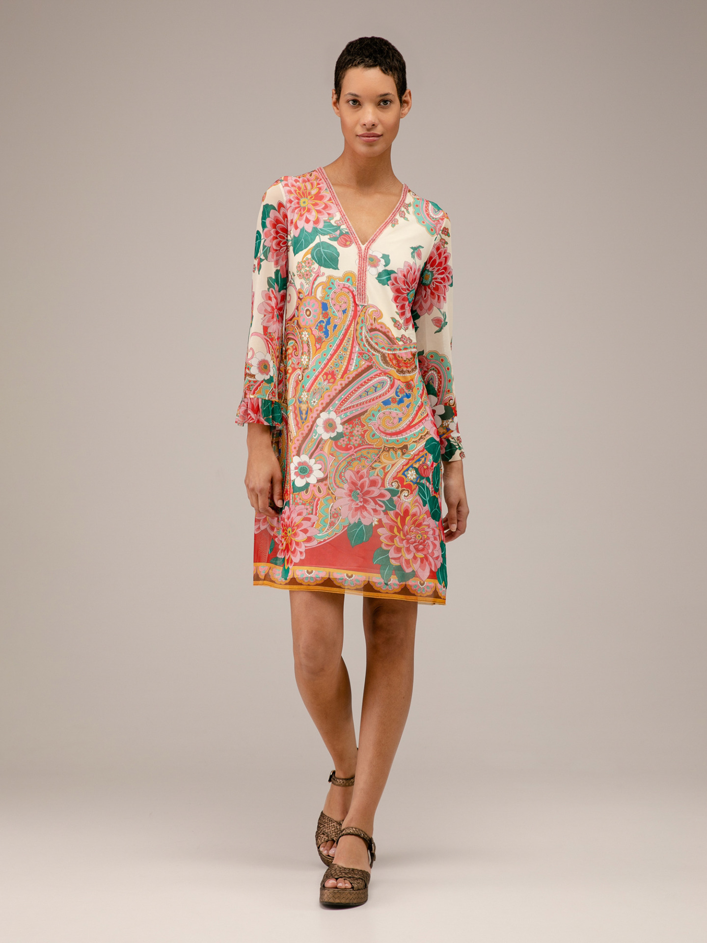 Detailansicht von Kurzes Kleid von ANA ALCAZAR