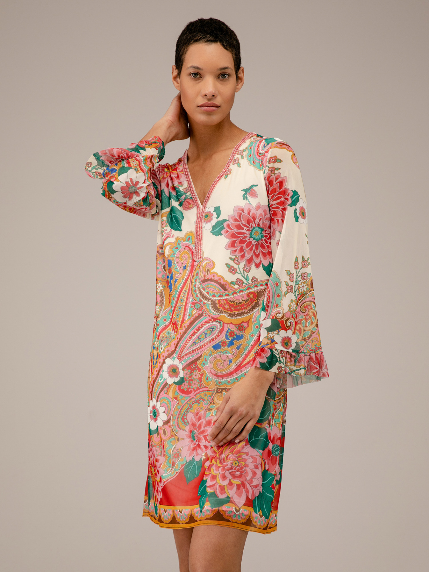 Detailansicht von Kurzes Kleid von ANA ALCAZAR