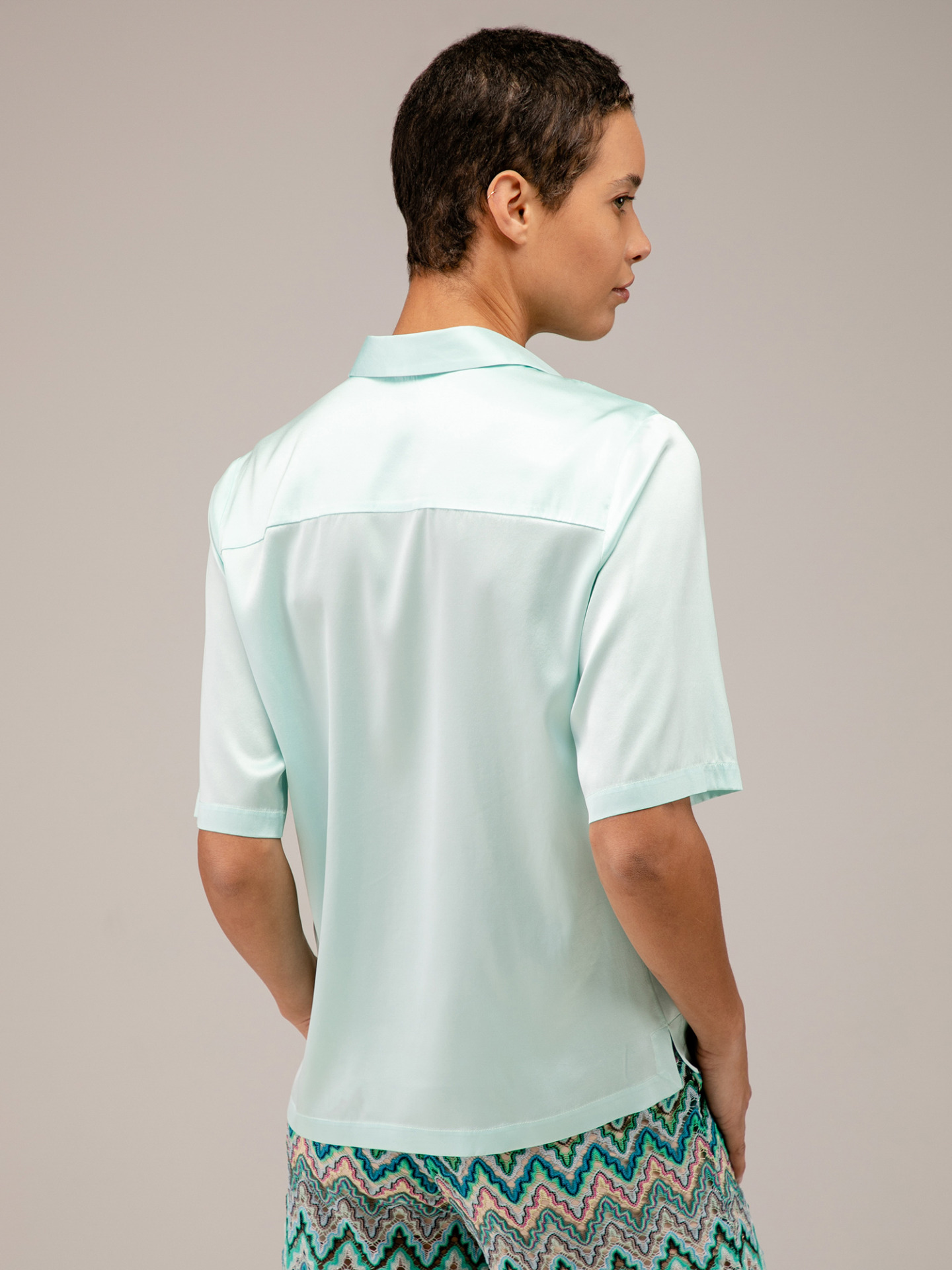 Detailansicht von Kurzarm-Bluse von HER SHIRT