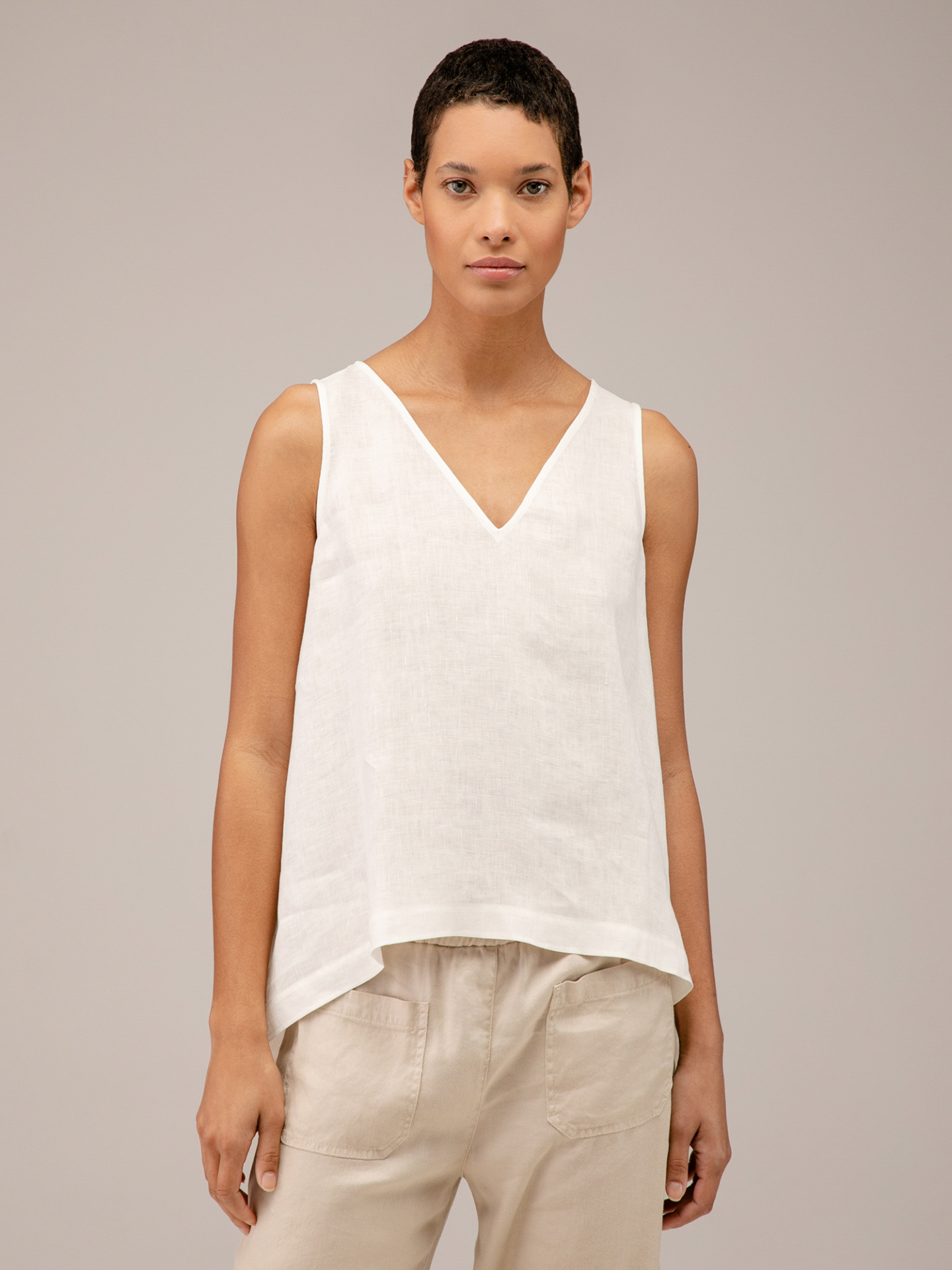 Detailansicht von Blusentop aus Leinen von ANTONELLI