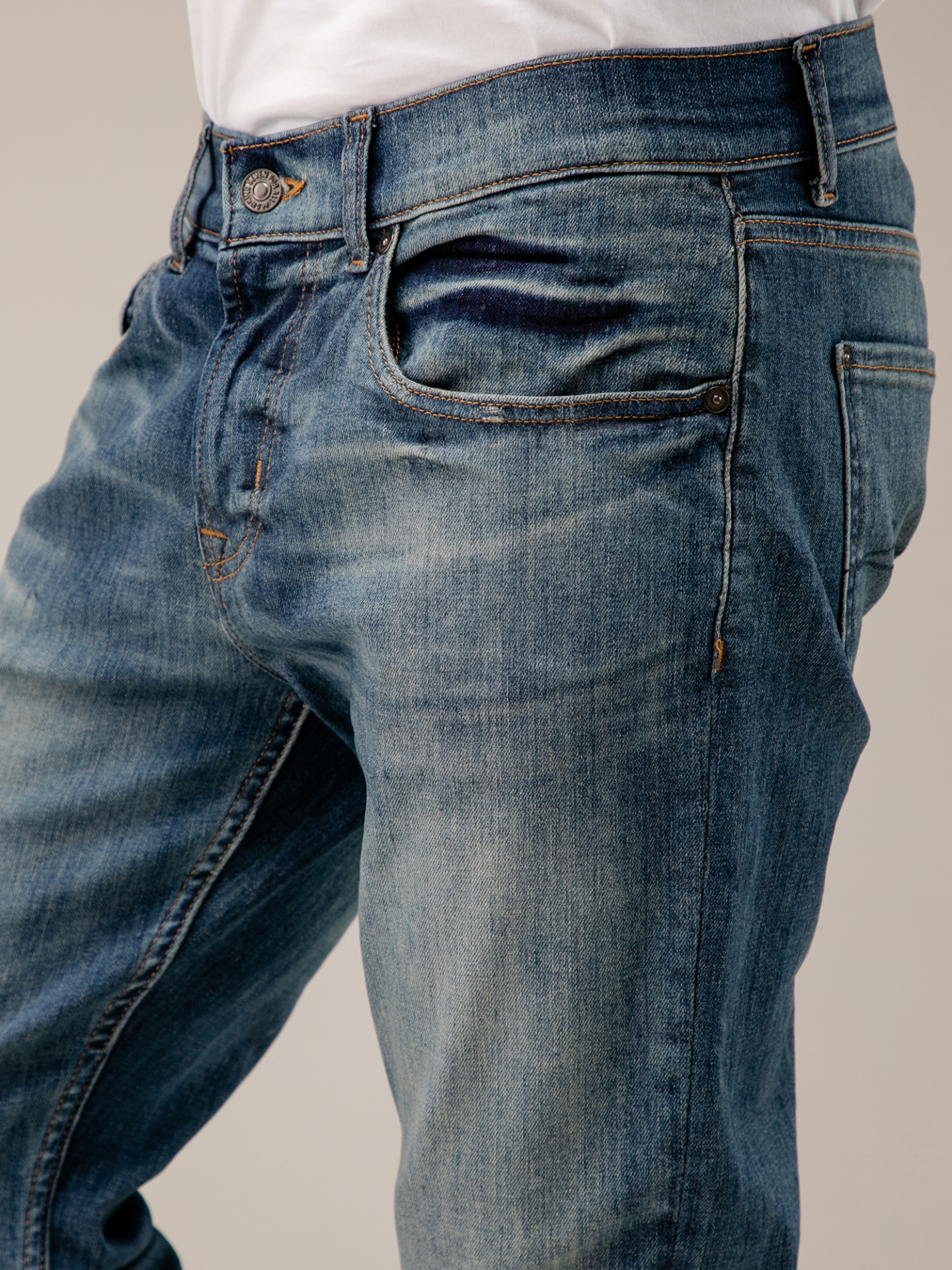 Detailansicht von Slim Fit Jeans von 7 FOR ALL MANKIND
