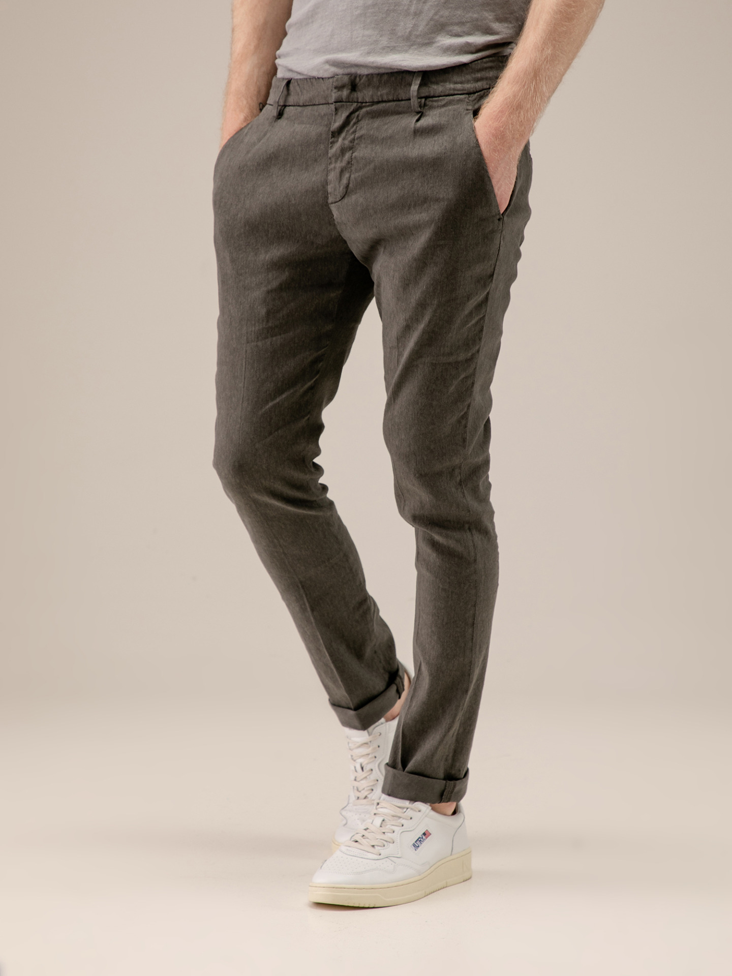 Detailansicht von Chinohose aus Leinen von DONDUP