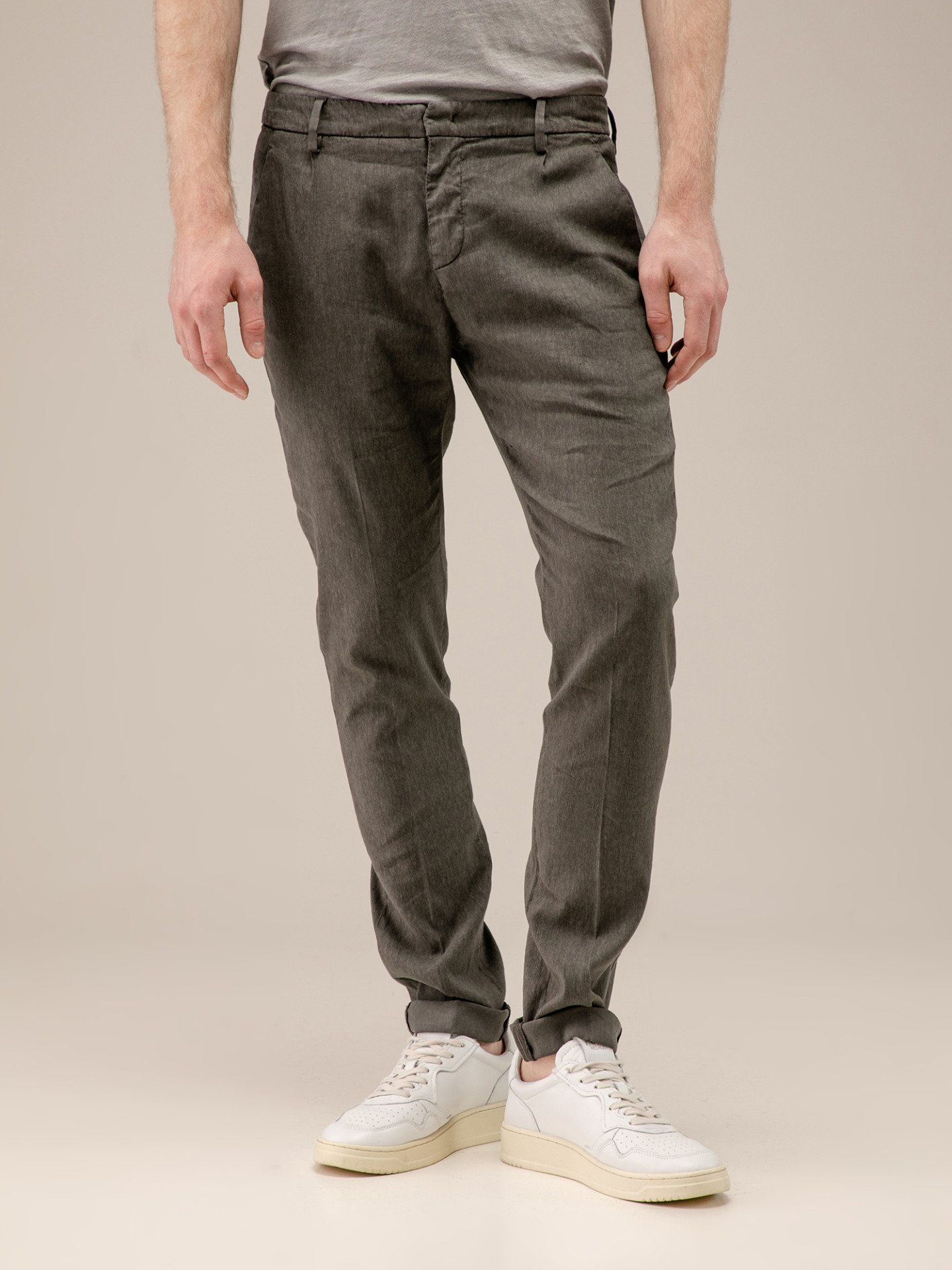 Detailansicht von Chinohose aus Leinen von DONDUP