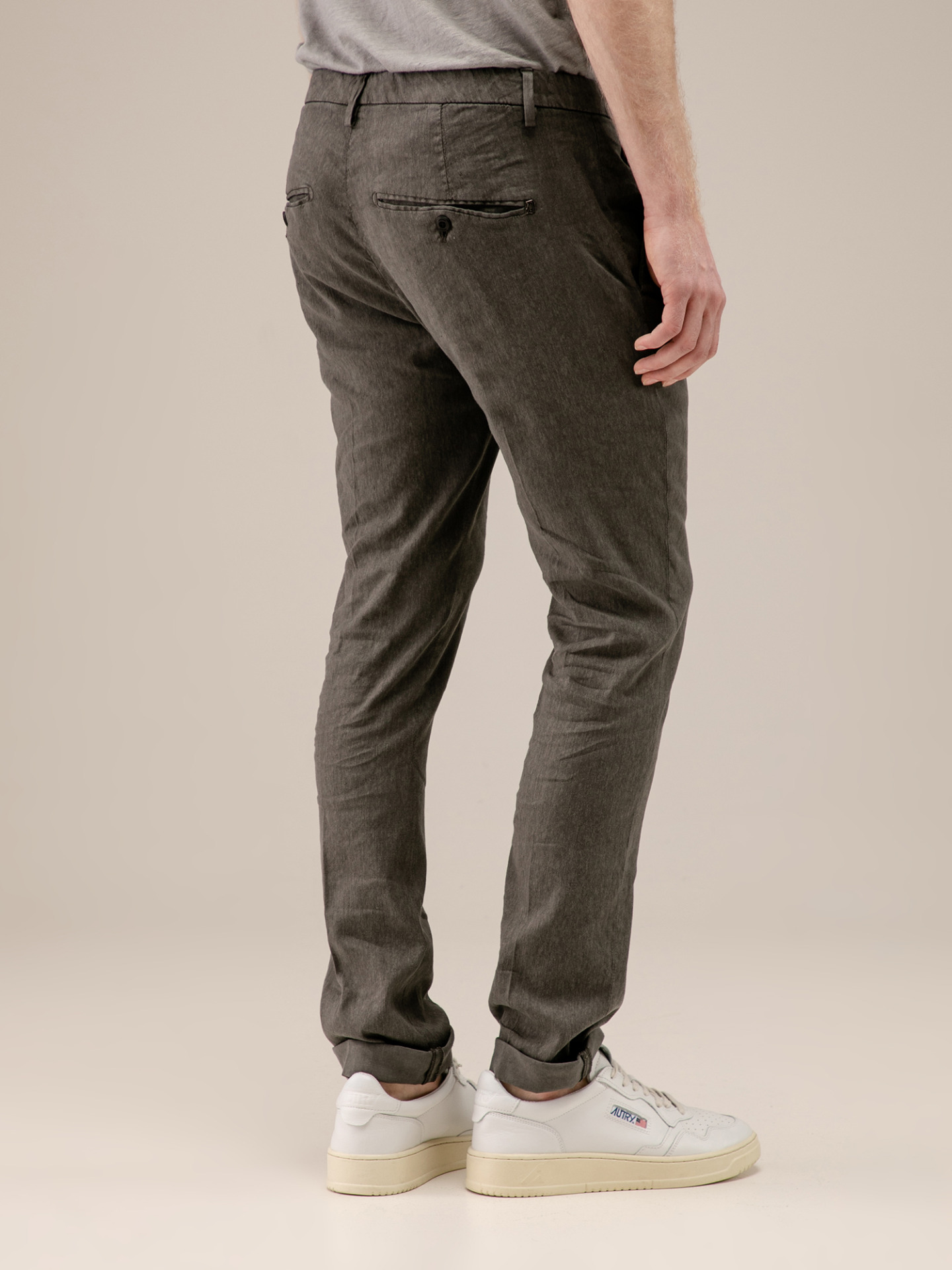 Detailansicht von Chinohose aus Leinen von DONDUP