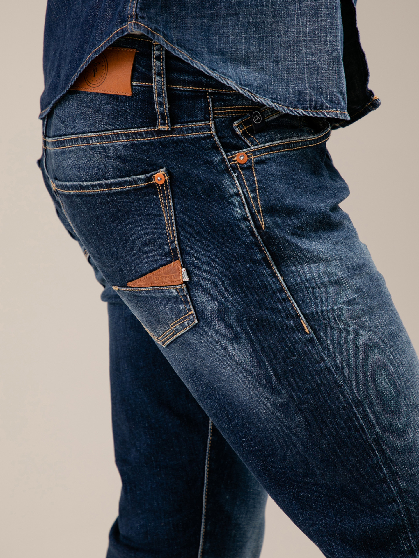 Detailansicht von Slim Fit Jeans von LE TEMPS DES CERISES
