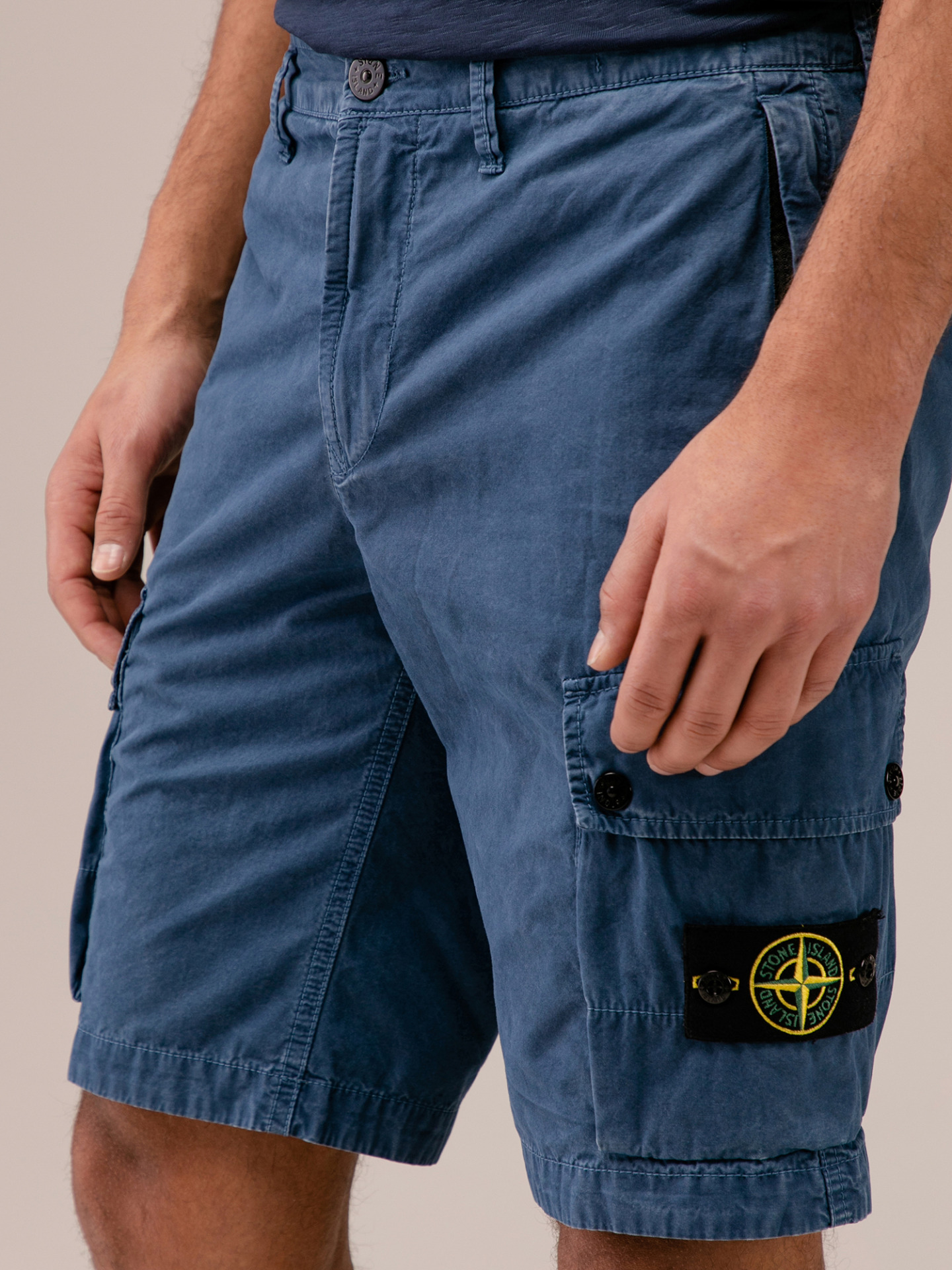 Detailansicht von Bermudas aus Baumwolle von STONE ISLAND