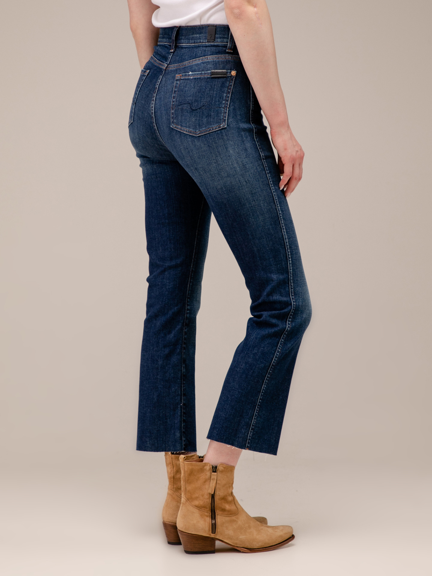 Detailansicht von Cropped Bootcut Jeans von 7 FOR ALL MANKIND