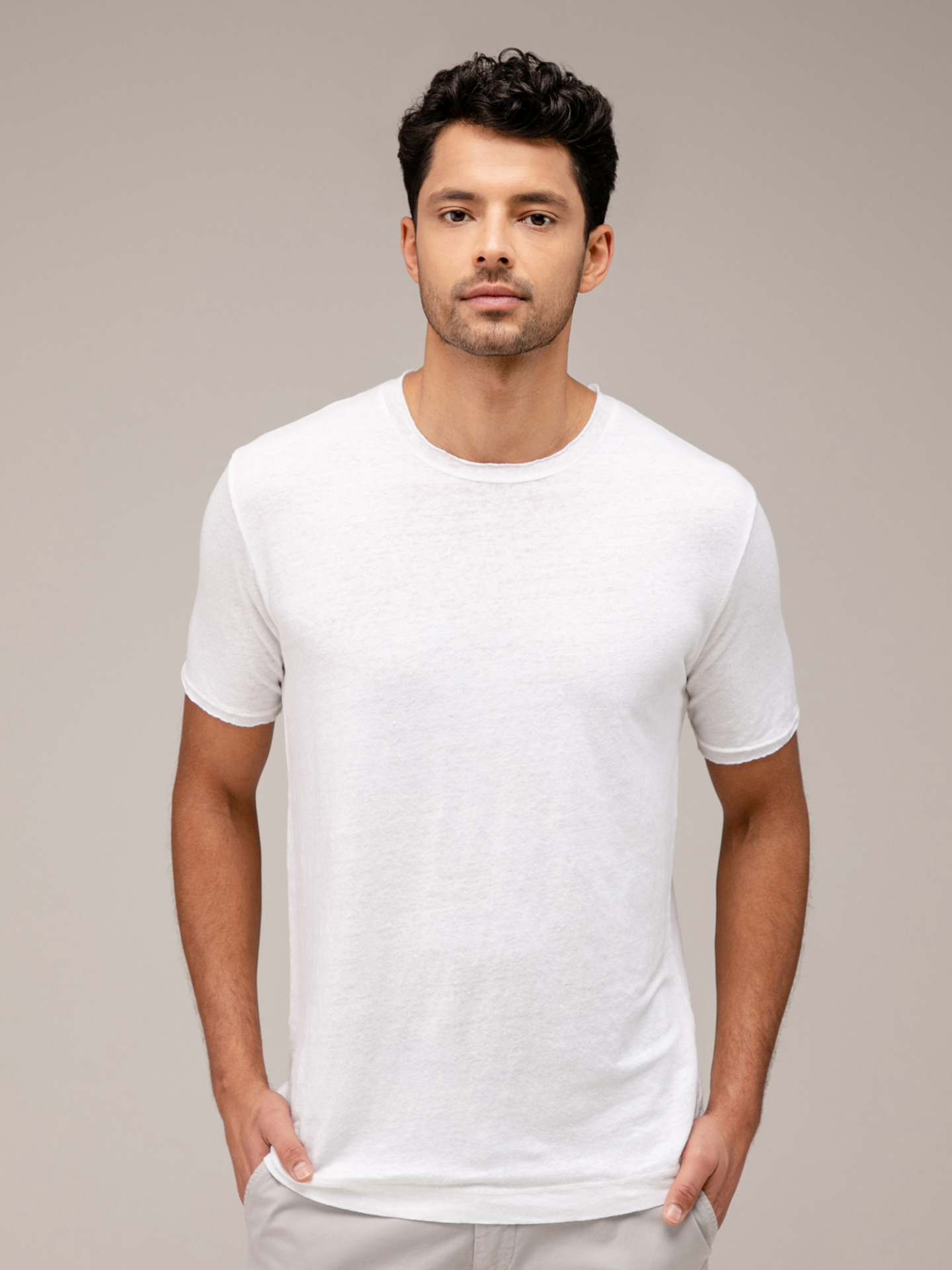 Detailansicht von T-Shirt aus Leinen von DANIELE FIESOLI