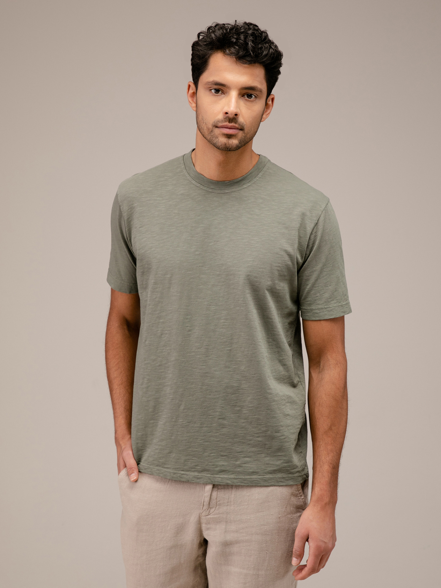 Detailansicht von T-Shirt aus Baumwolle mit Rundhals von WOOL & CO