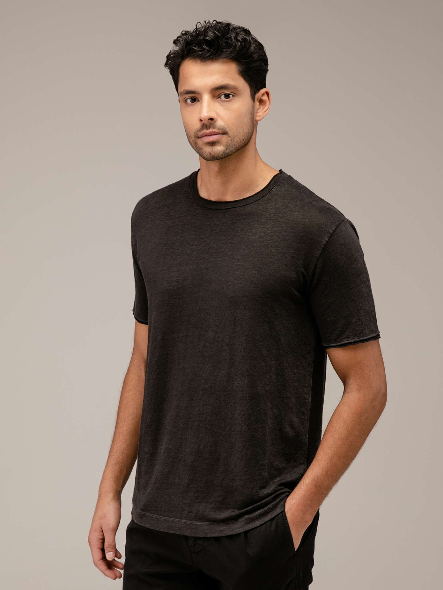 Detailansicht von T-Shirt aus Leinen von DANIELE FIESOLI