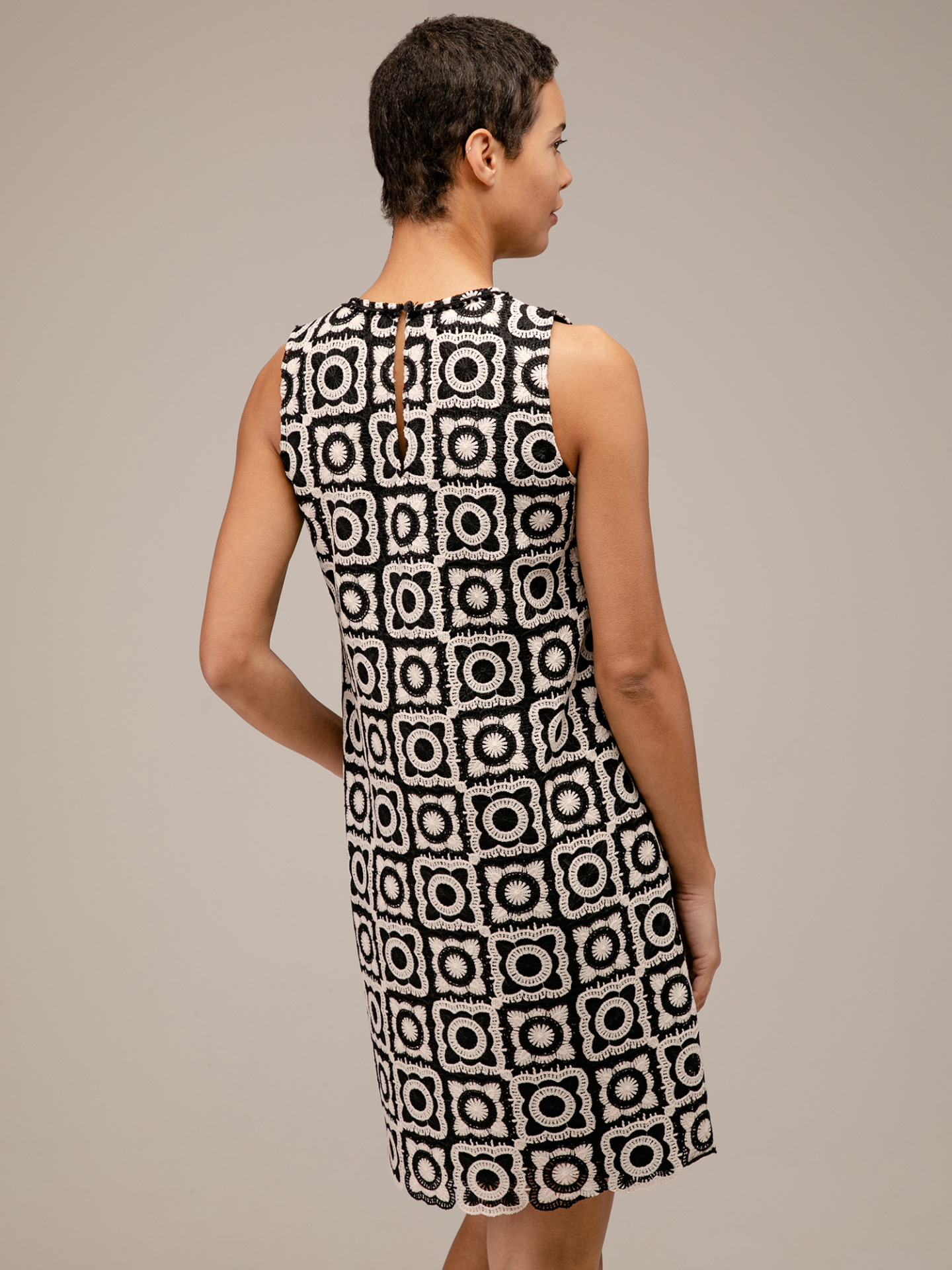 Detailansicht von Kurzes Kleid von ANA ALCAZAR