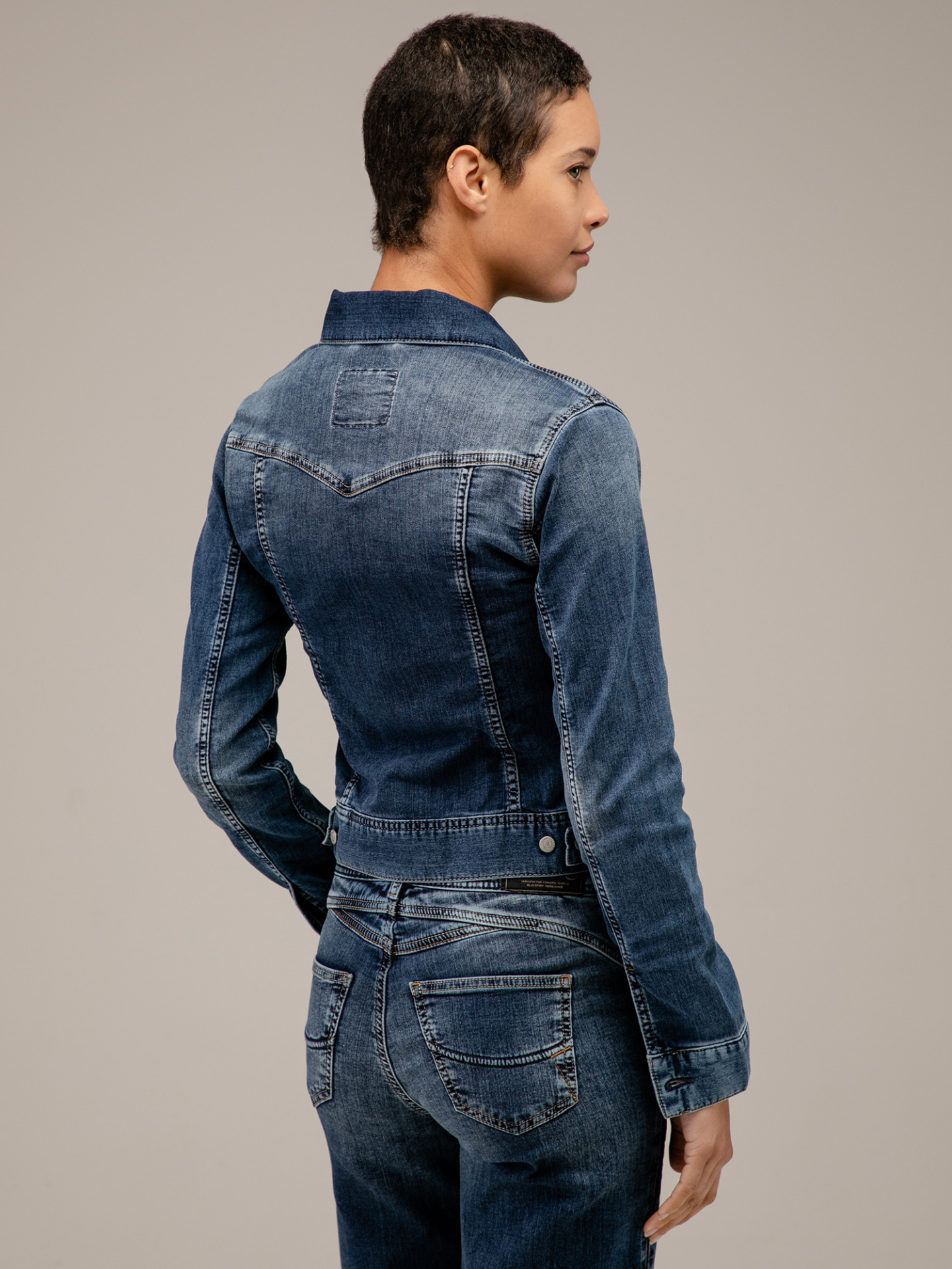 Detailansicht von Jeansjacke von HERRLICHER