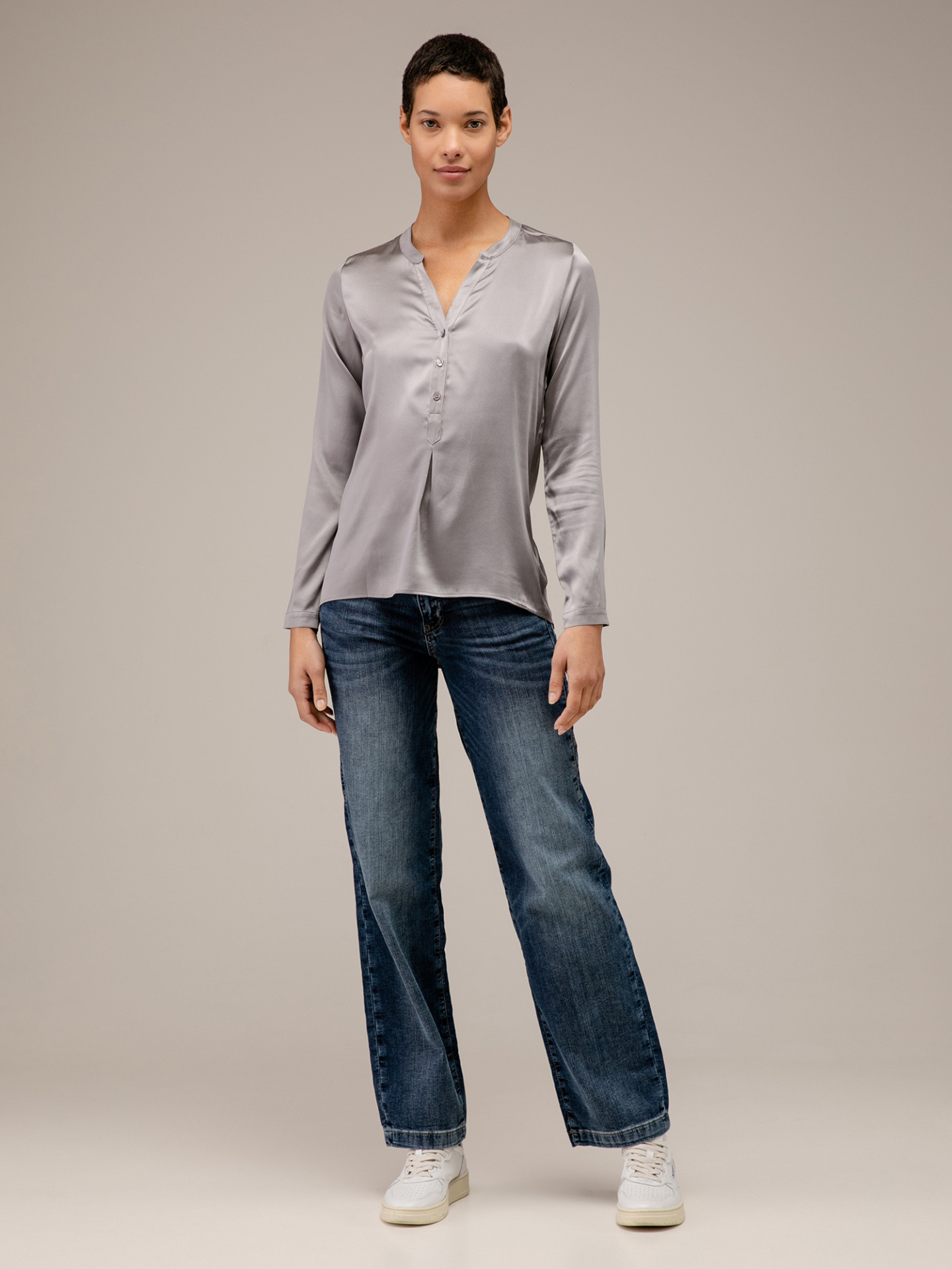 Detailansicht von Seidenbluse von DANIELS