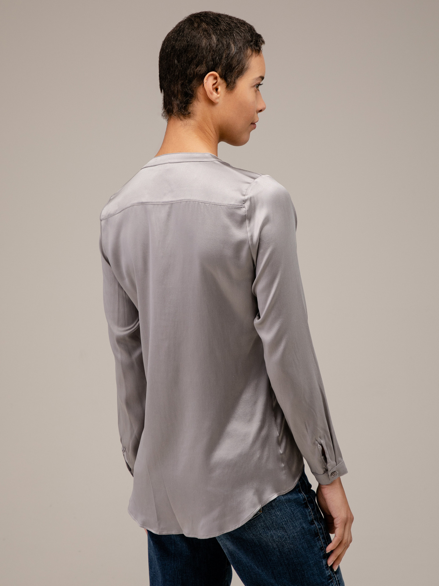 Detailansicht von Seidenbluse von DANIELS