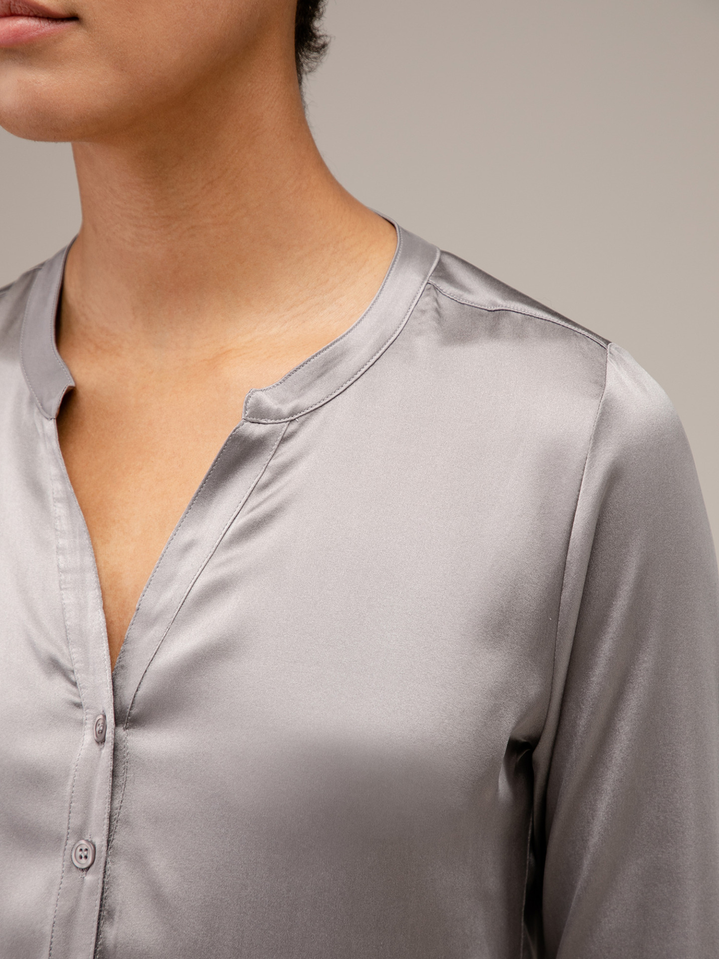 Detailansicht von Seidenbluse von DANIELS