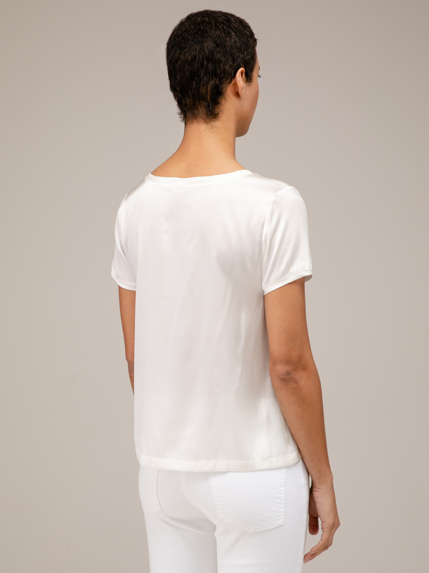 Detailansicht von Kurzarm-Seidenbluse von DANIELS