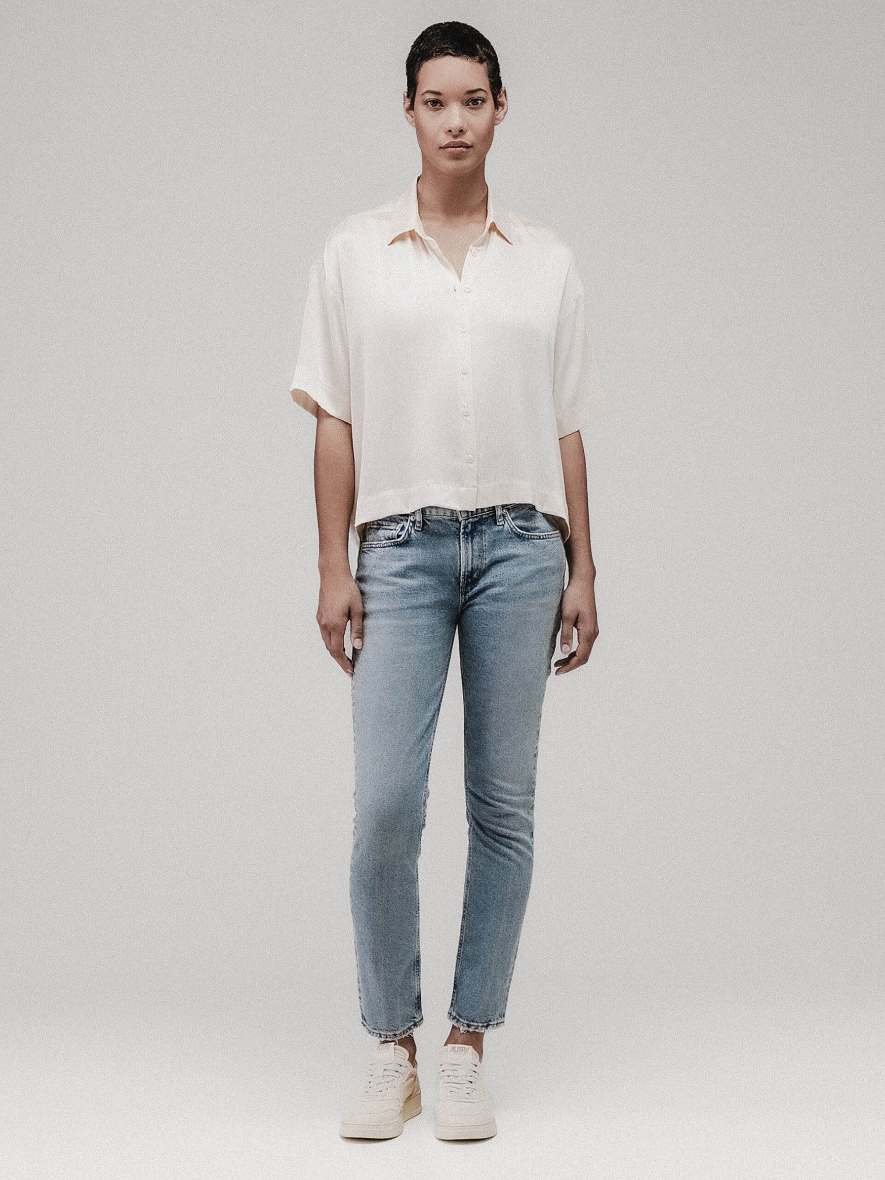 Detailansicht von Kurzarm-Seidenbluse von DANIELS