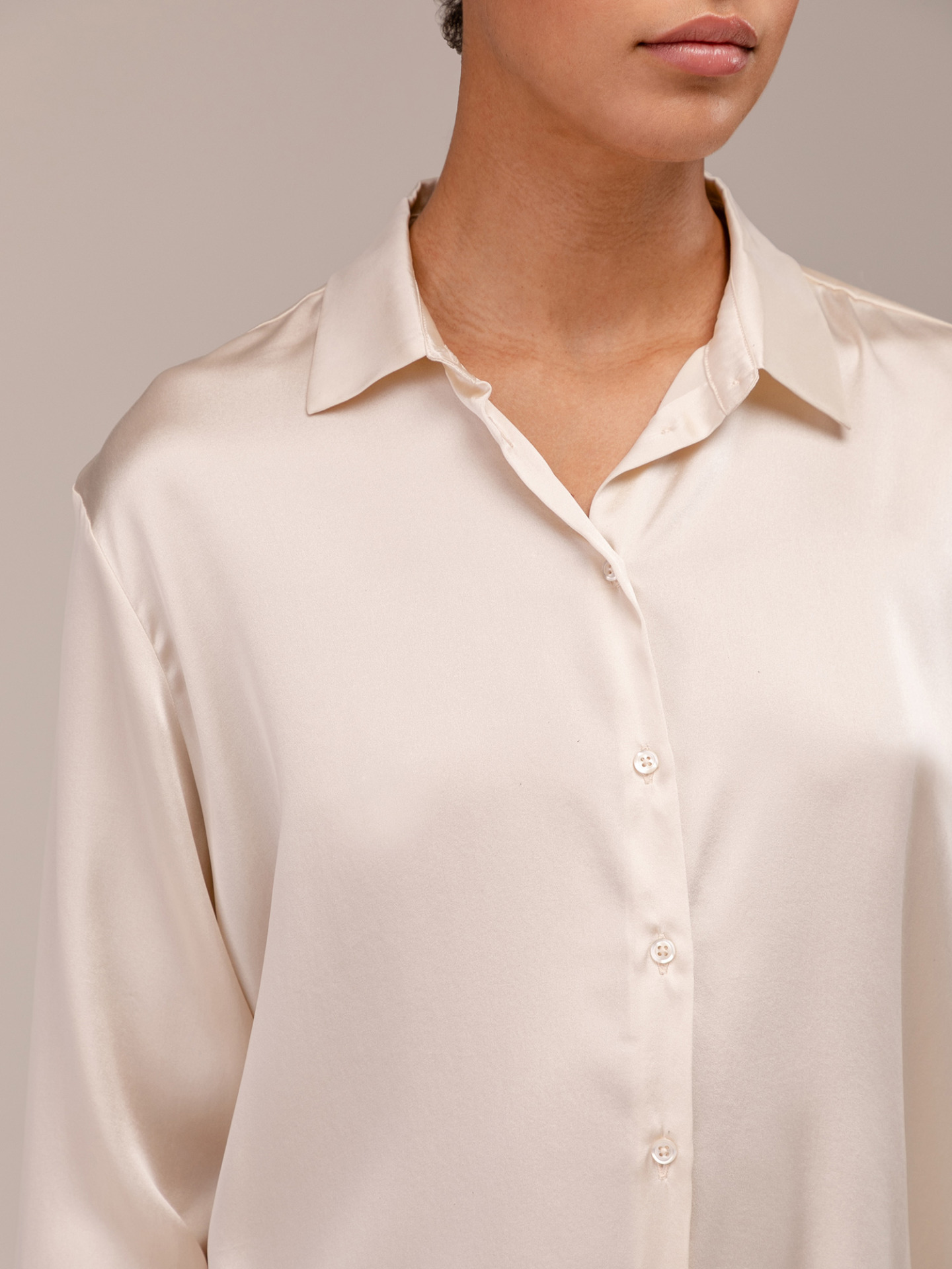 Detailansicht von Seidenbluse von DANIELS