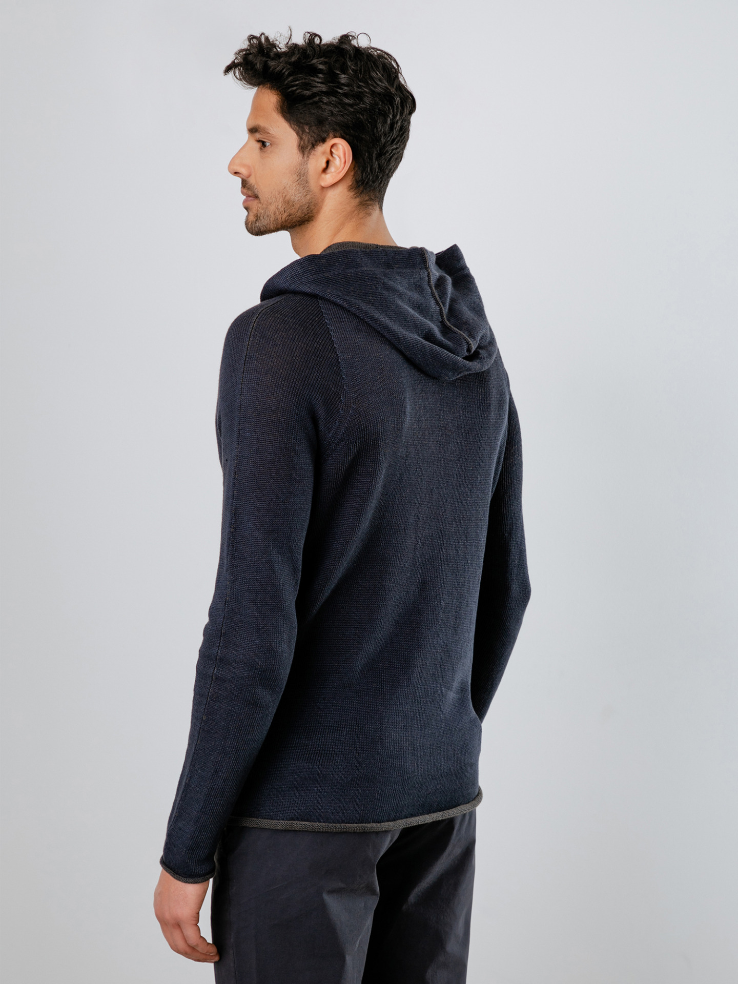 Detailansicht von Kapuzenpullover von HANNES ROETHER