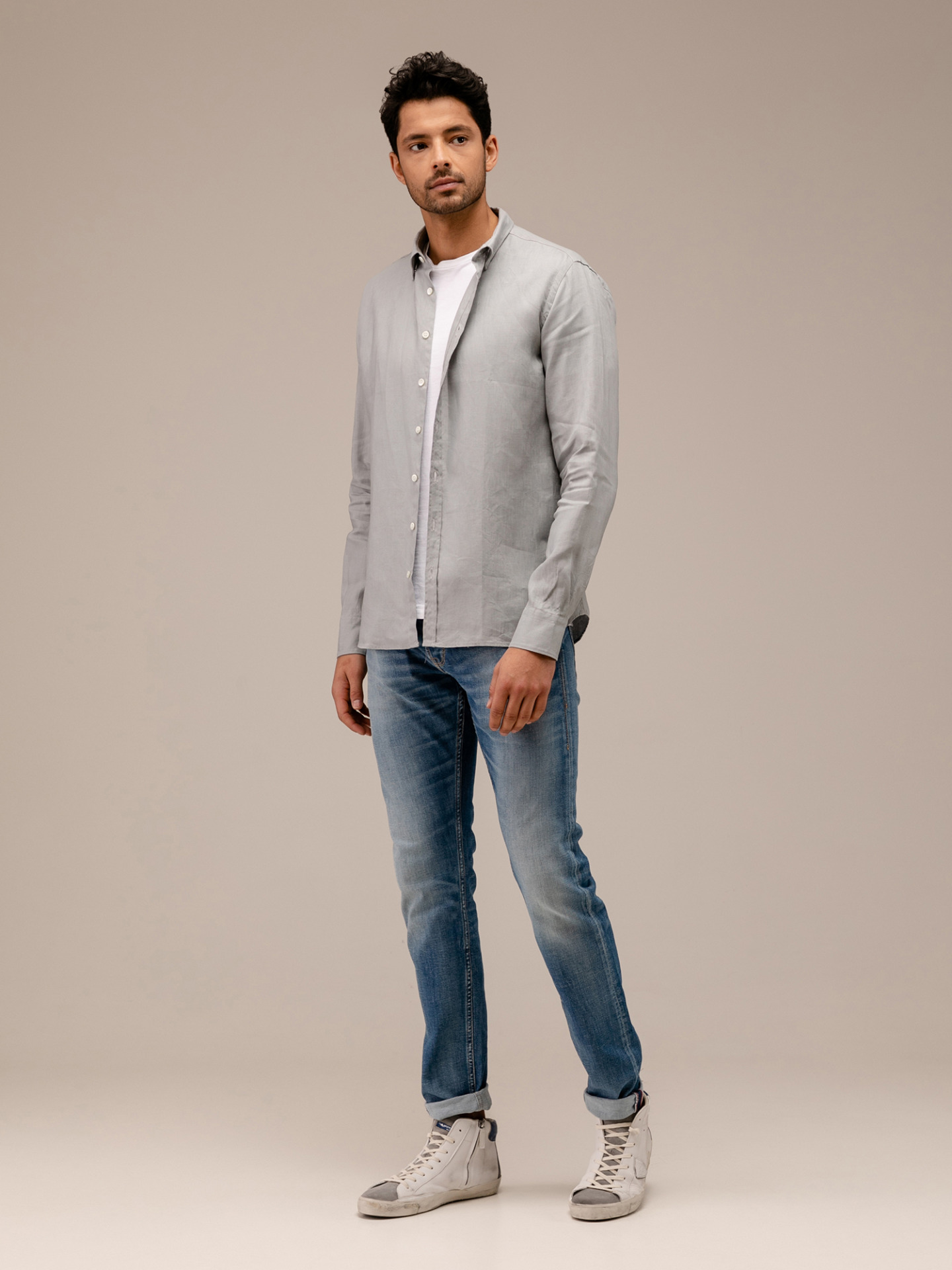 Detailansicht von Leinenhemd von AGLINI