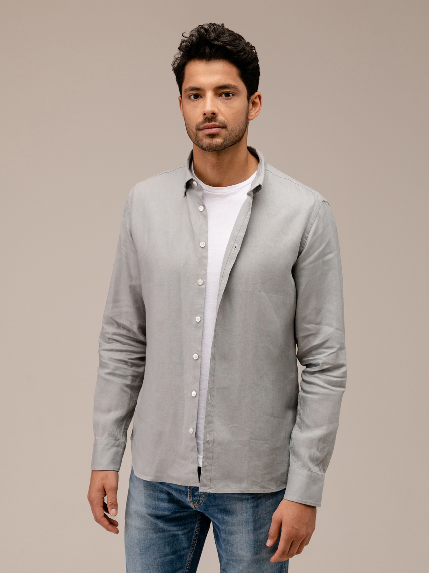 Detailansicht von Leinenhemd von AGLINI