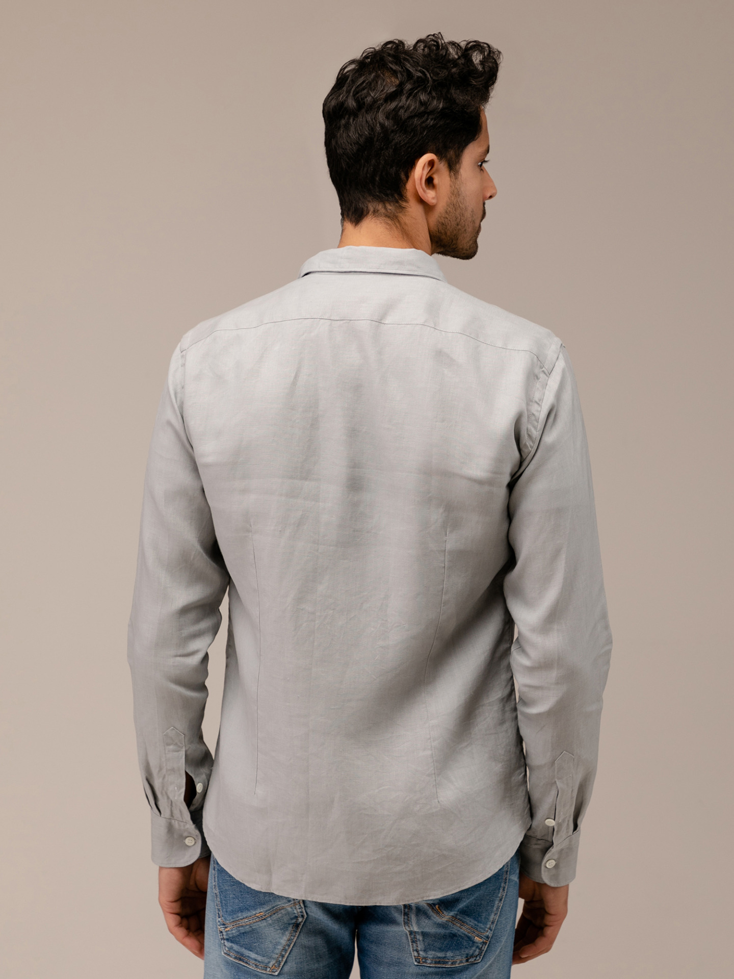 Detailansicht von Leinenhemd von AGLINI