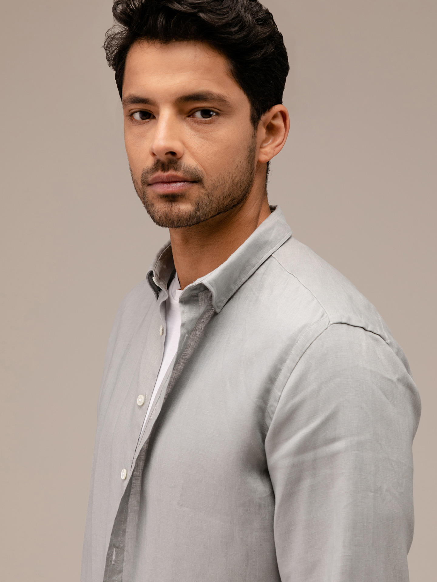 Detailansicht von Leinenhemd von AGLINI