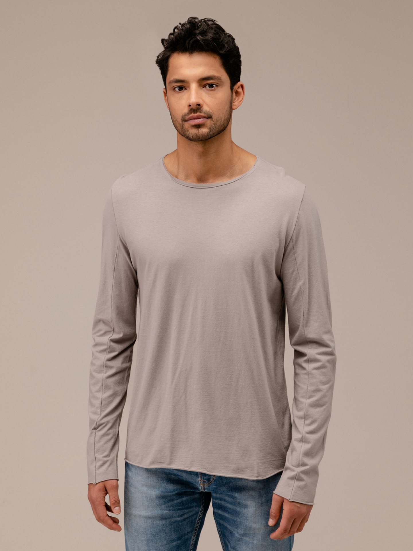 Detailansicht von Langarmshirt aus Baumwolle von HANNES ROETHER