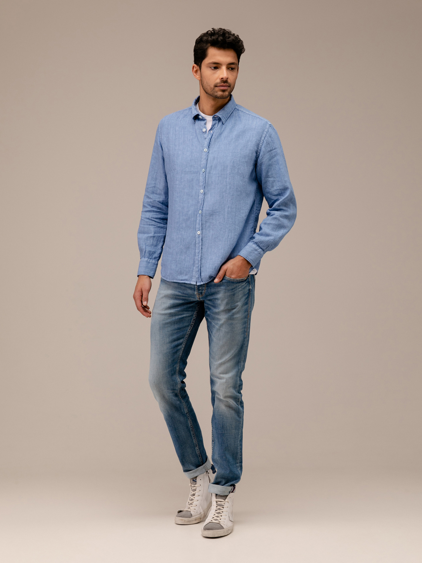 Detailansicht von Leinenhemd von AGLINI