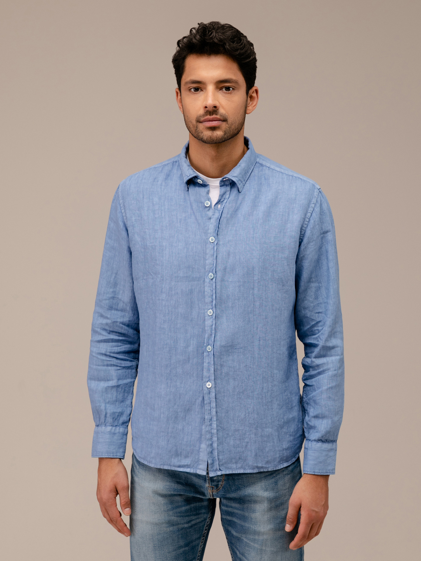 Detailansicht von Leinenhemd von AGLINI