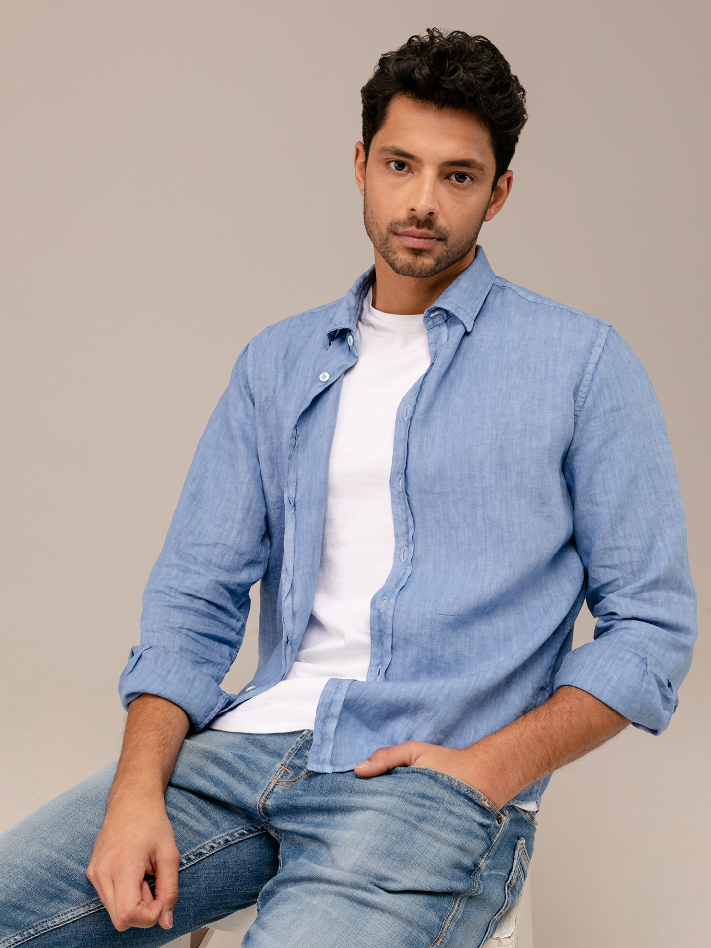 Detailansicht von Leinenhemd von AGLINI