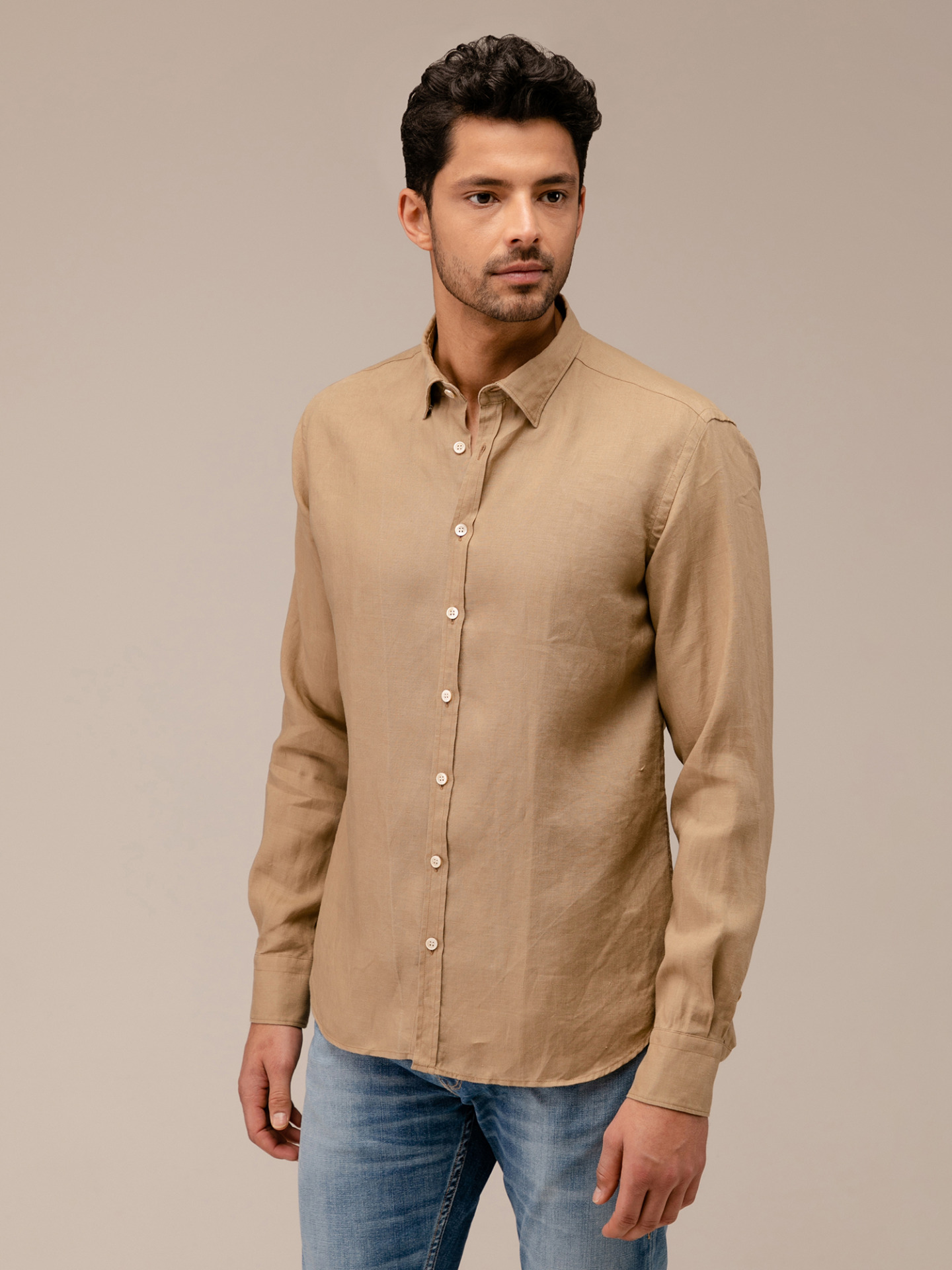 Detailansicht von Leinenhemd von AGLINI