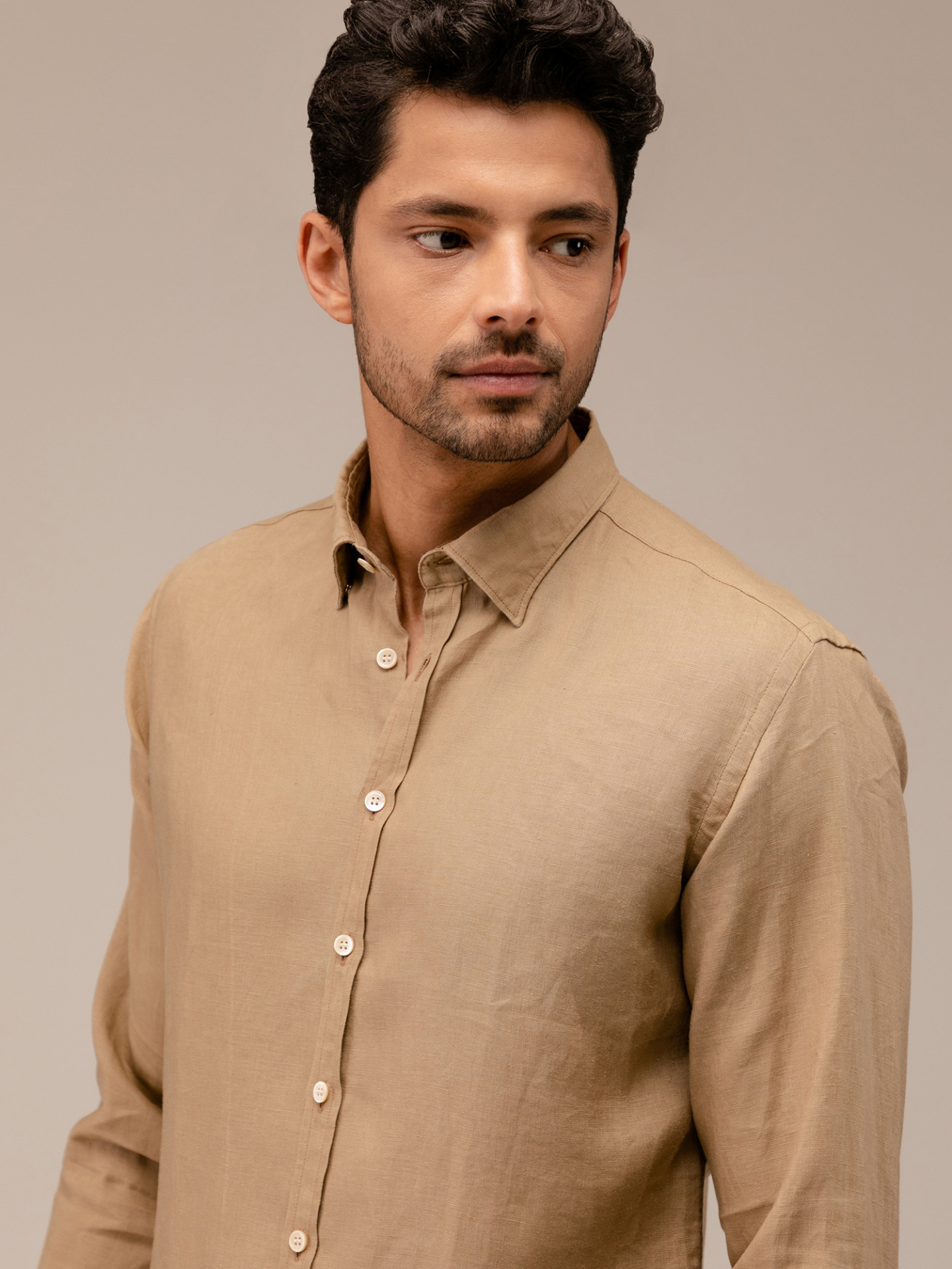 Detailansicht von Leinenhemd von AGLINI