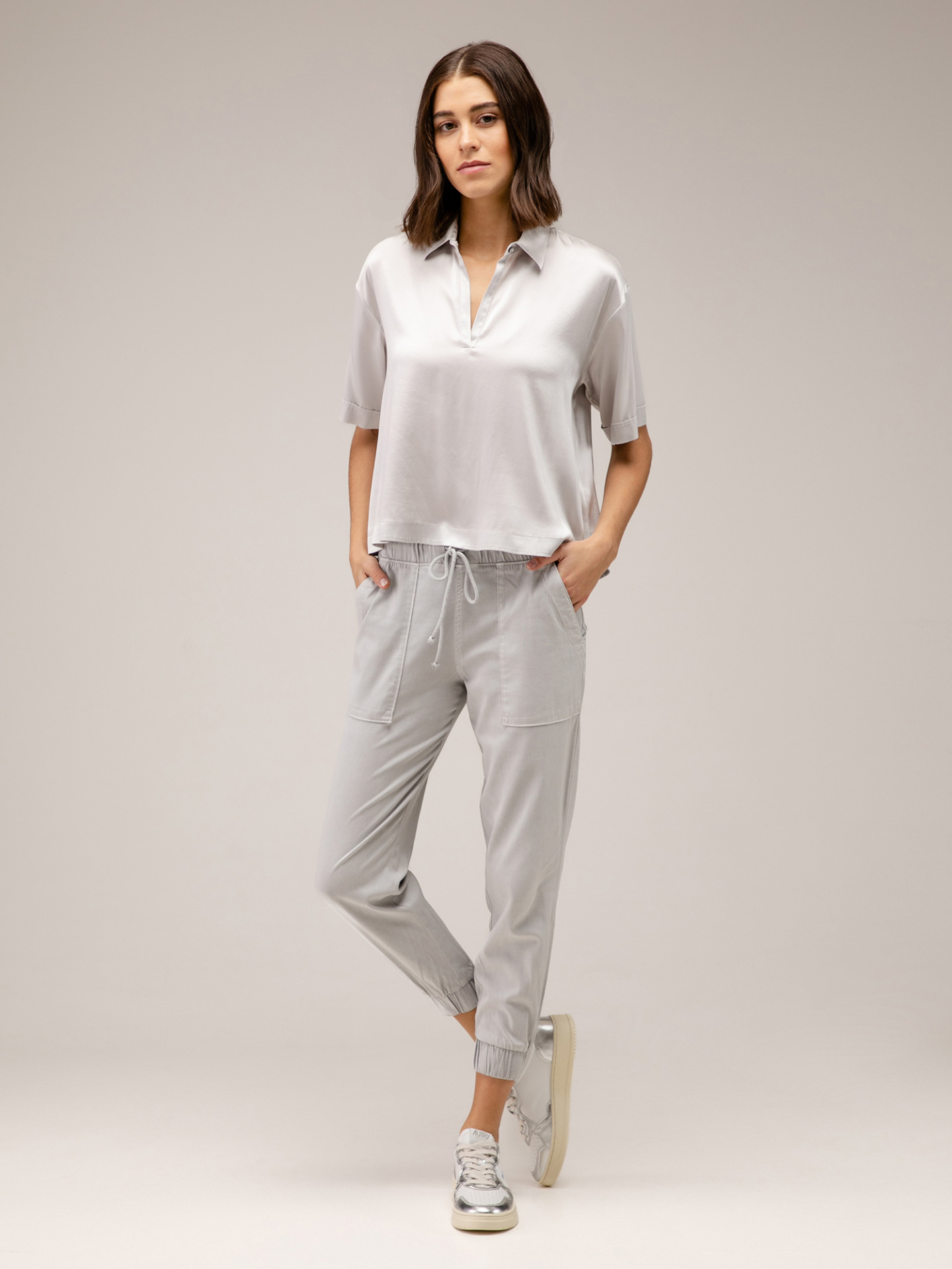 Detailansicht von Kurzarm-Seidenbluse von HER SHIRT