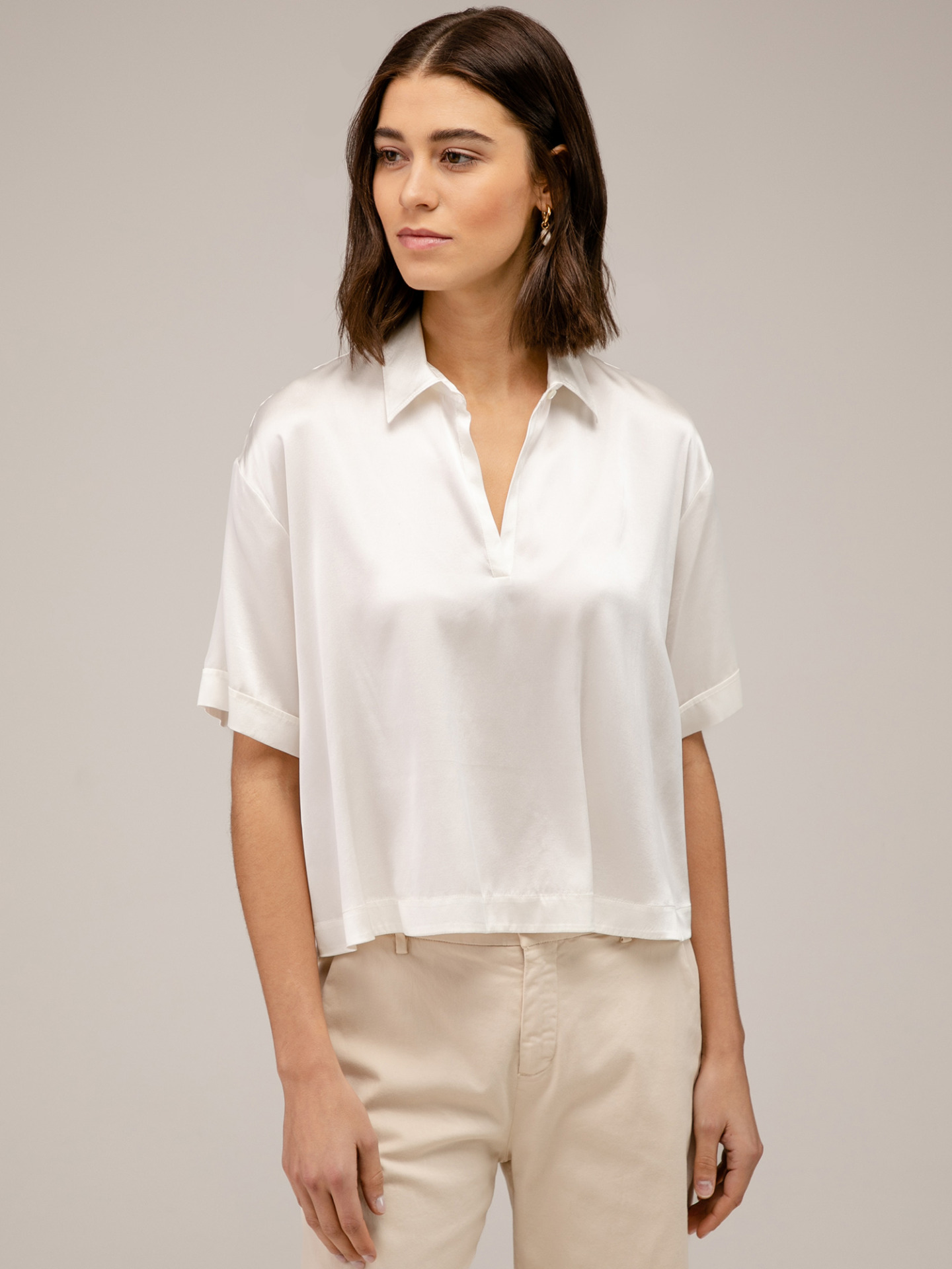 Detailansicht von Kurzarm-Seidenbluse von HER SHIRT