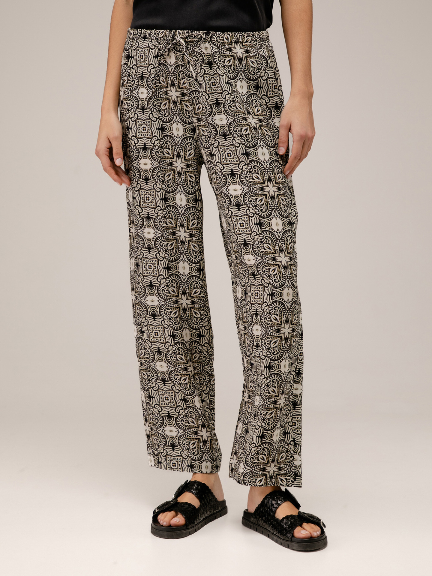 Detailansicht von Lässige Hose aus Seide von DANIELS