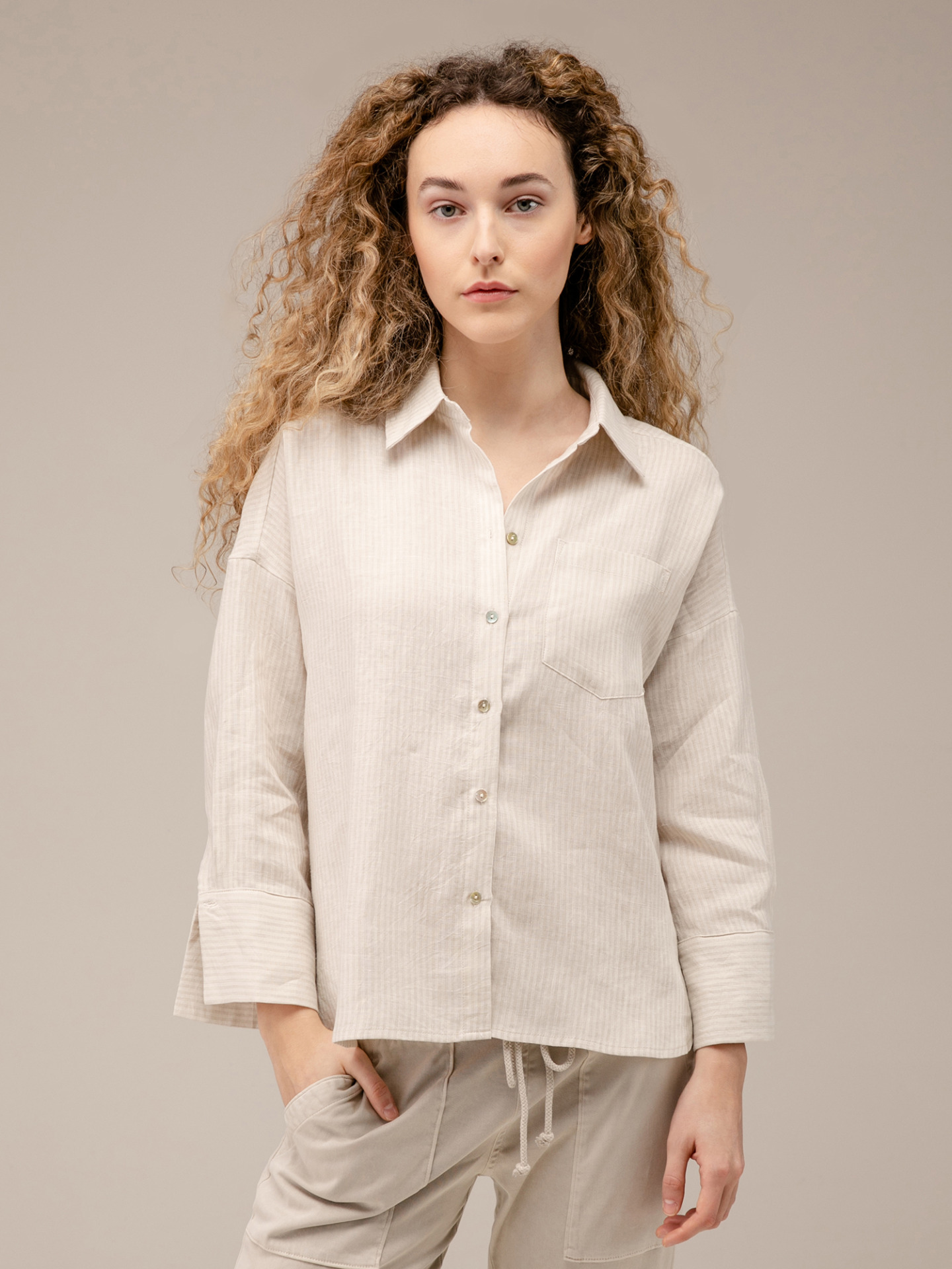 Detailansicht von Oversized Leinenbluse von JC SOPHIE