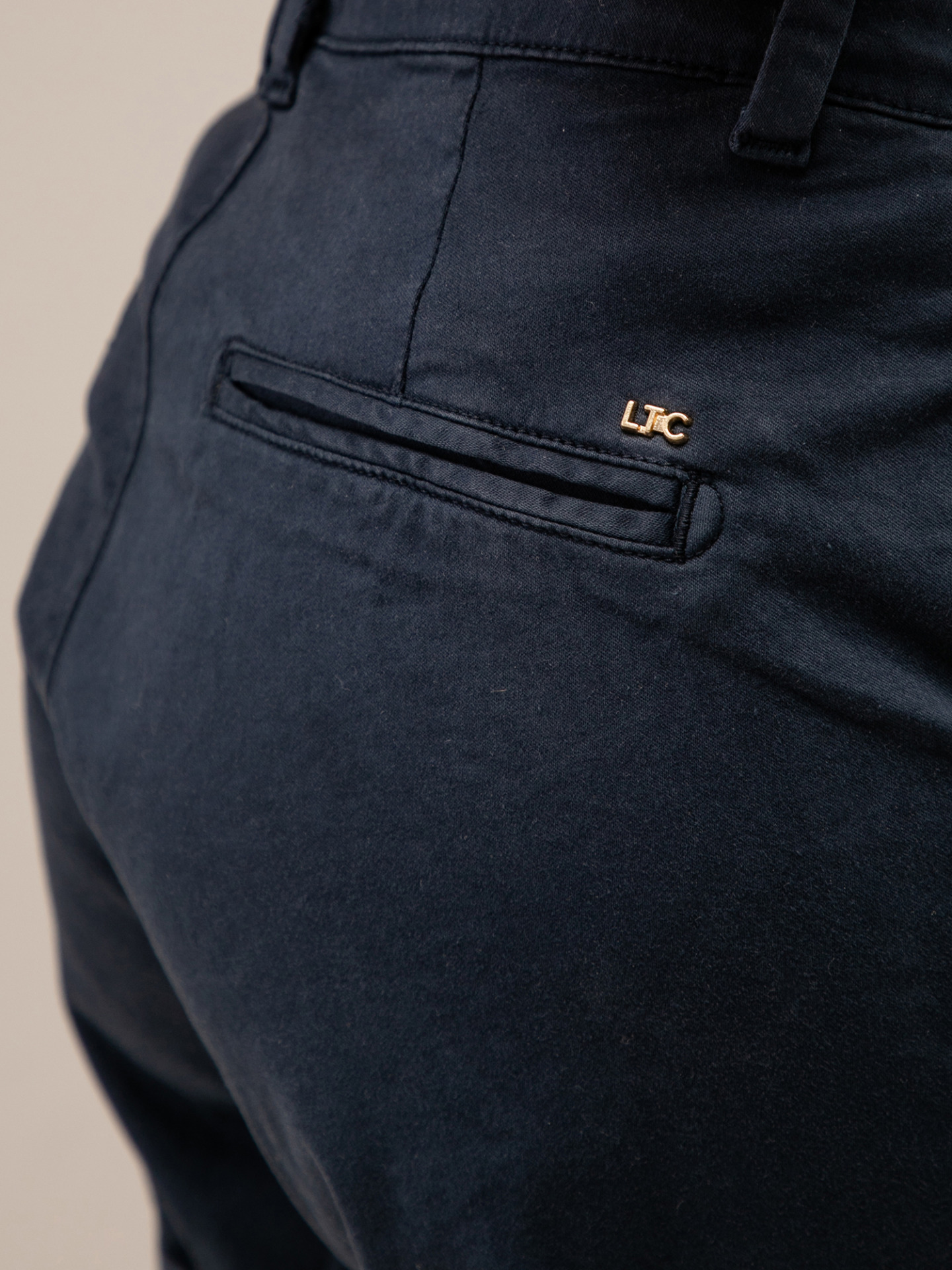 Detailansicht von Shorts aus Baumwolle von LE TEMPS DES CERISES