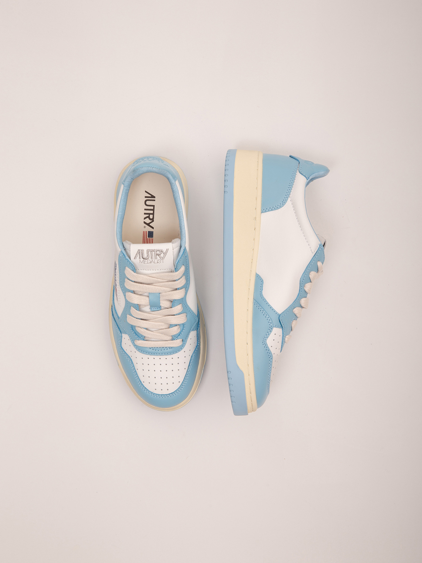 Detailansicht von Sneaker aus Leder von AUTRY