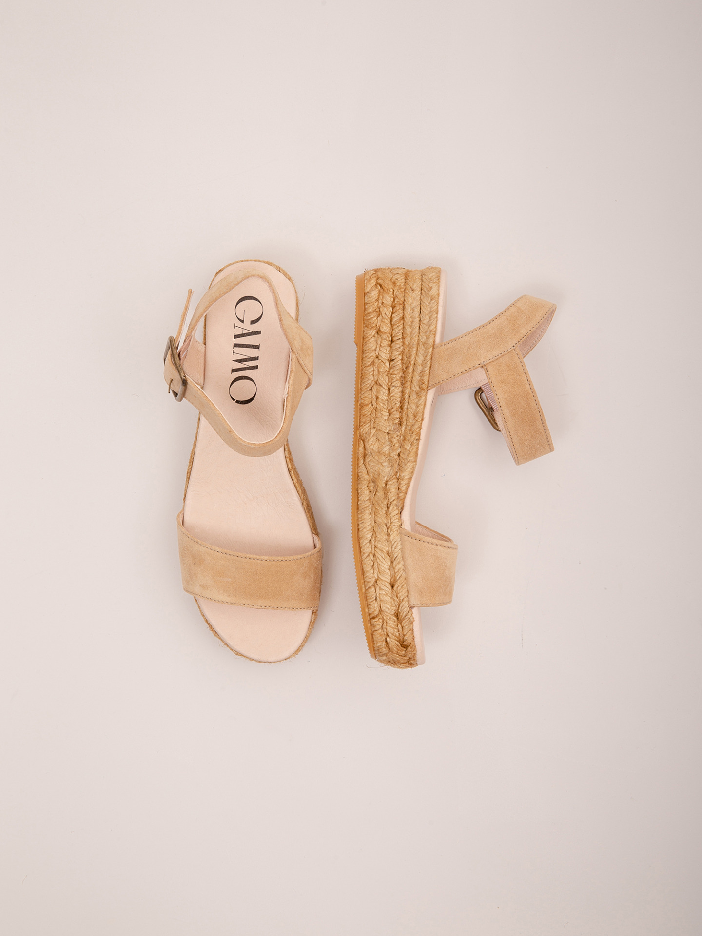 Detailansicht von Keilsandaletten von GAIMO