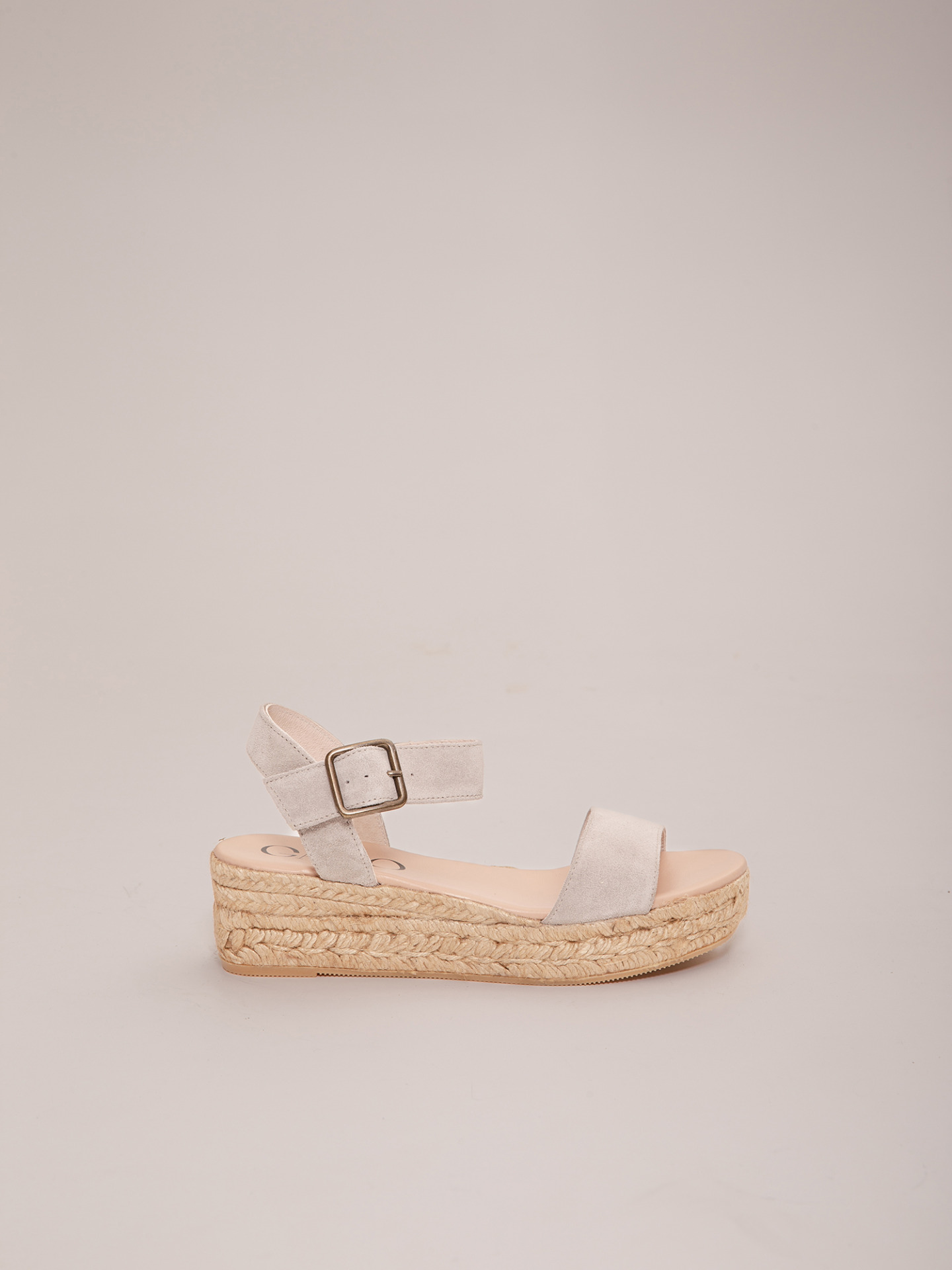 Detailansicht von Keilsandaletten von GAIMO