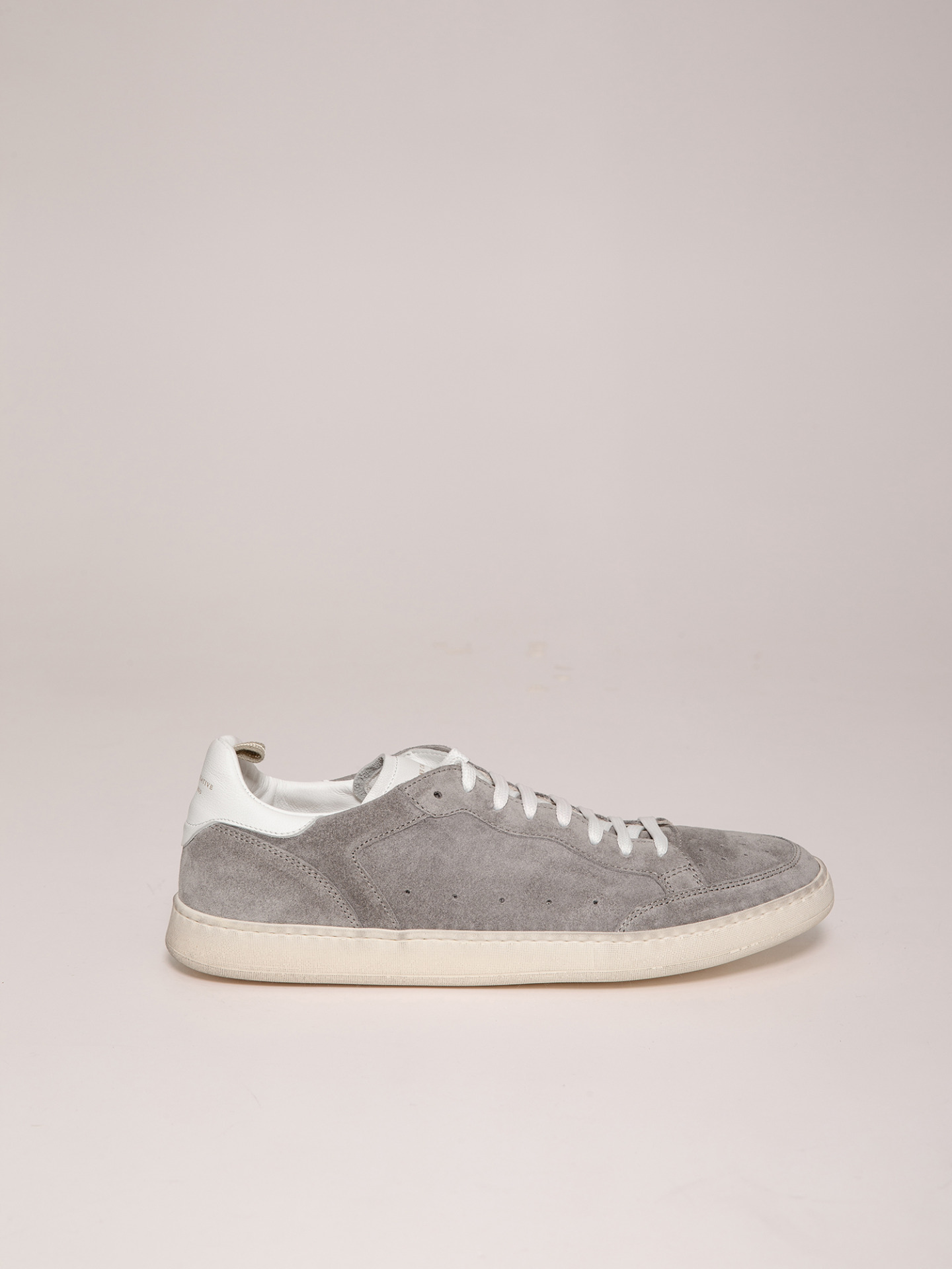 Detailansicht von Sneaker aus Veloursleder von OFFICINE CREATIVE