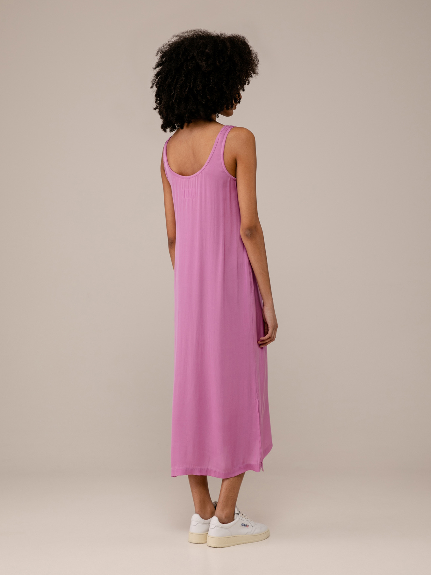 Detailansicht von Midi-Kleid aus Seide von PRIVATE 02 04